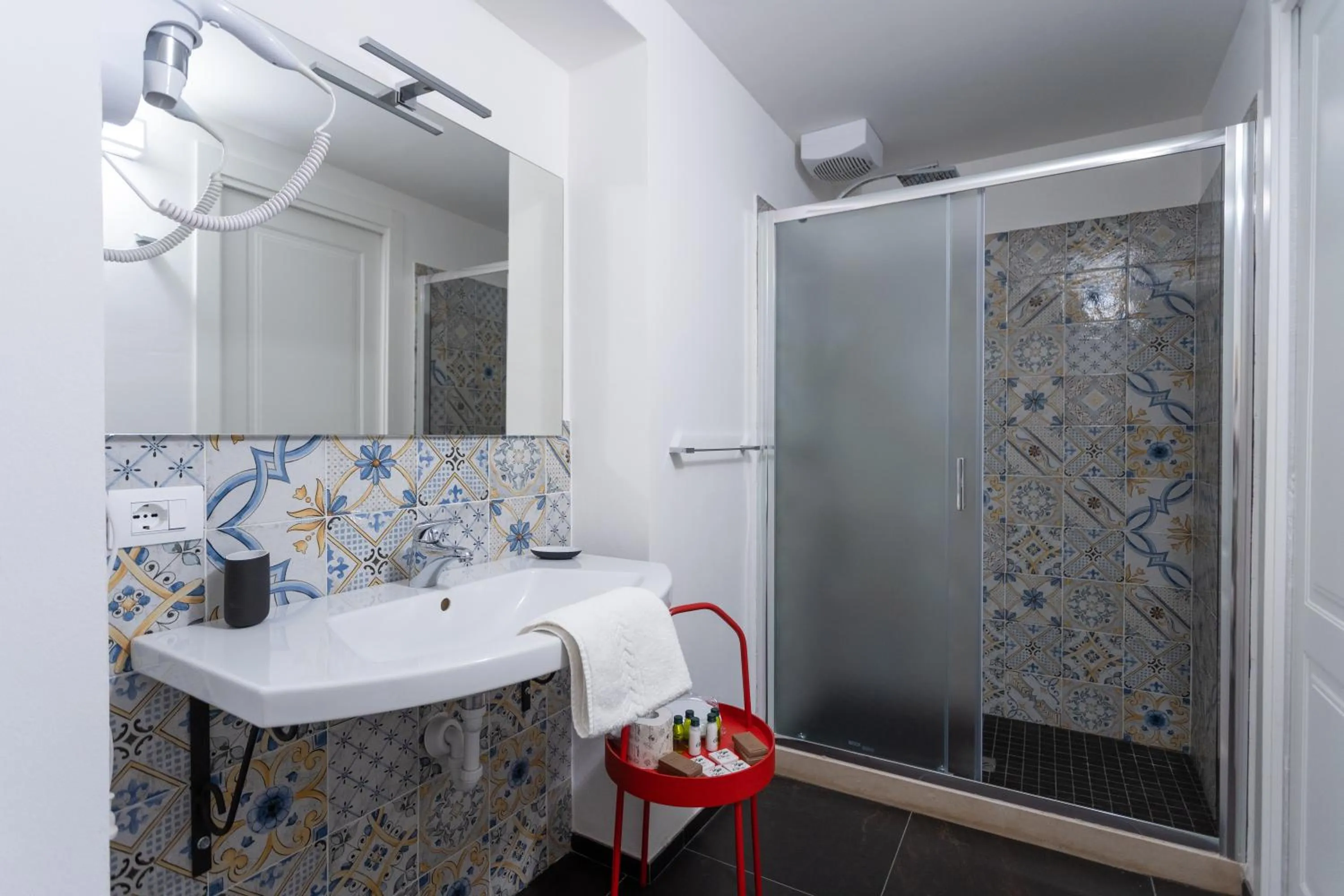 Shower in Bed and Breakfast Terra del Sole Ibla