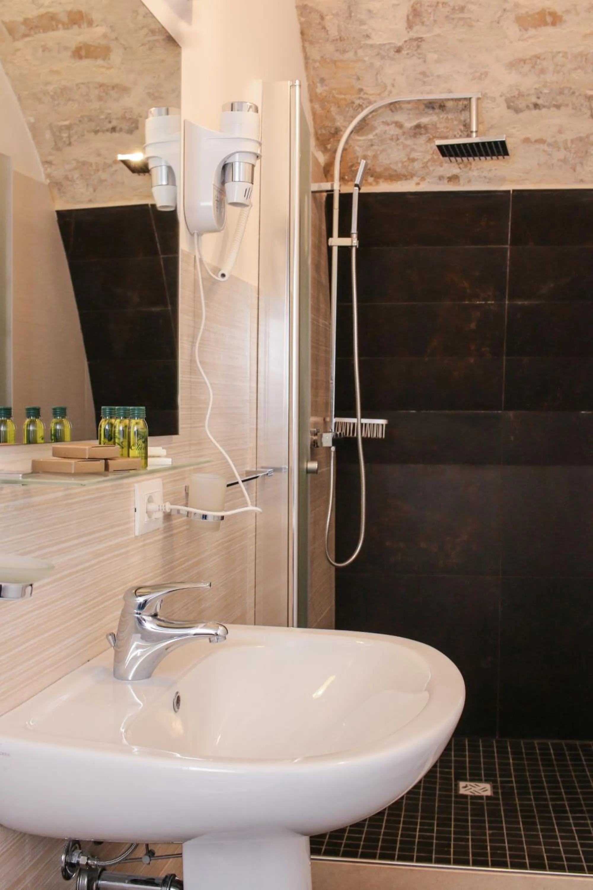 Bathroom in Bed and Breakfast Terra del Sole Ibla