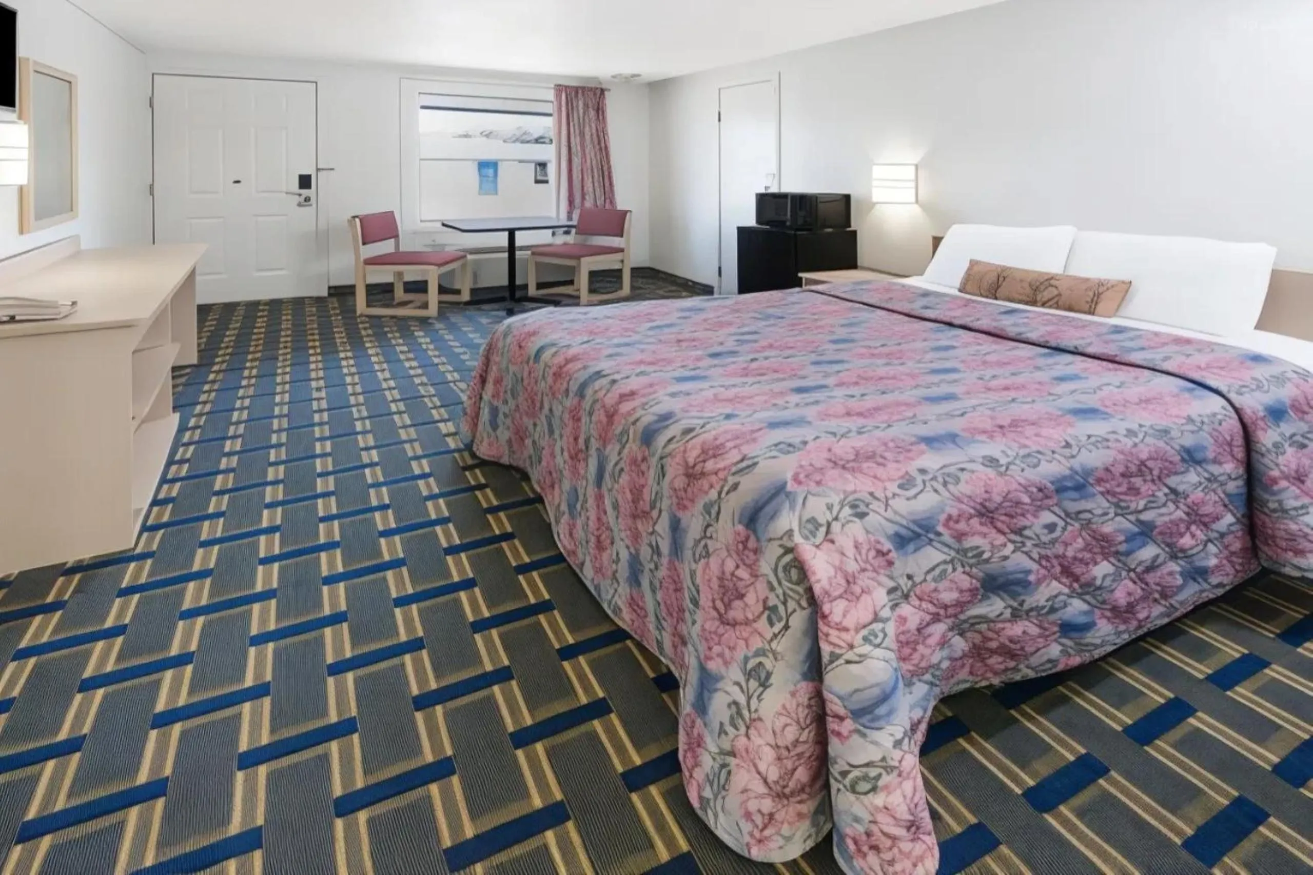 Bed in Hilliard Motor Lodge