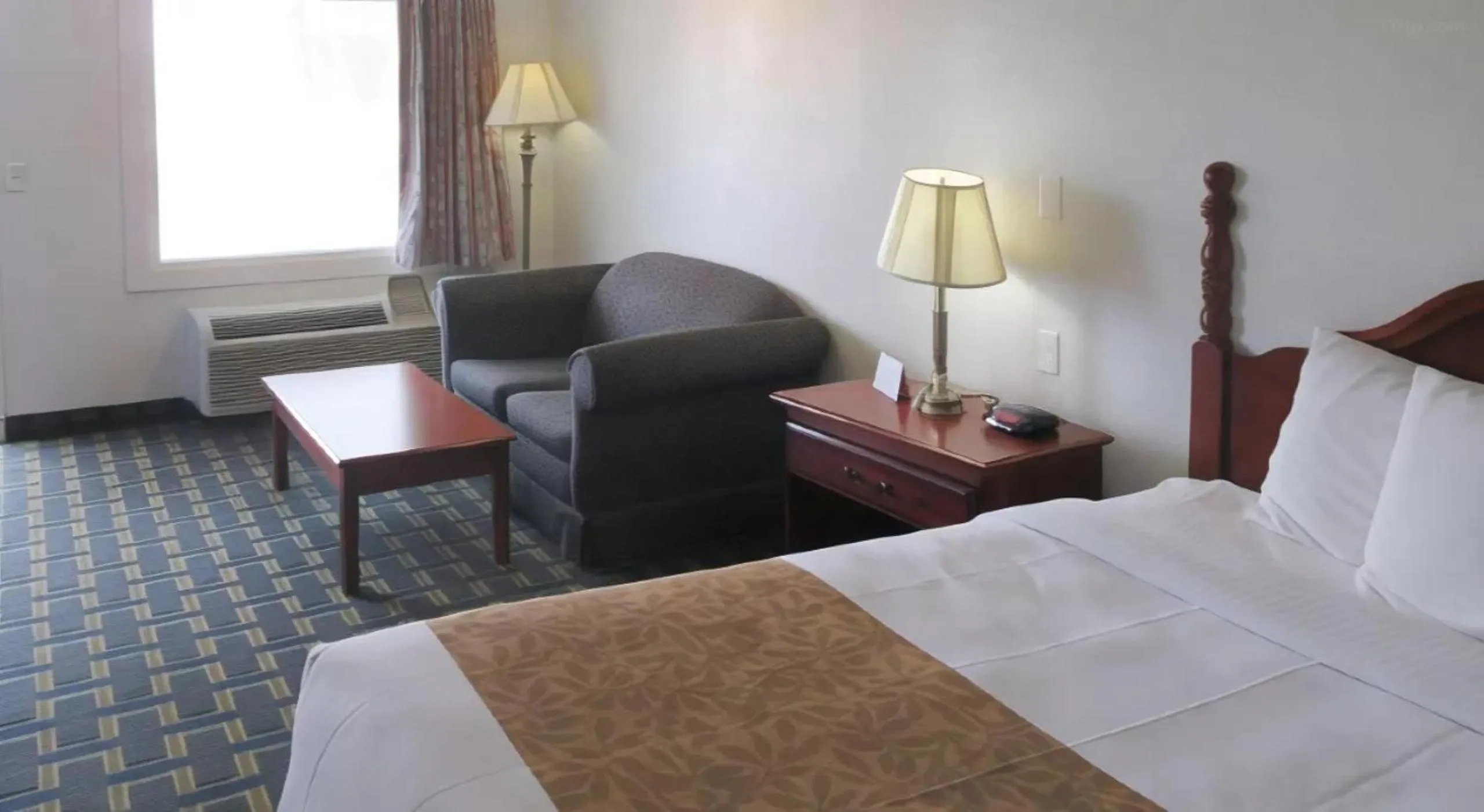 Bed in Hilliard Motor Lodge