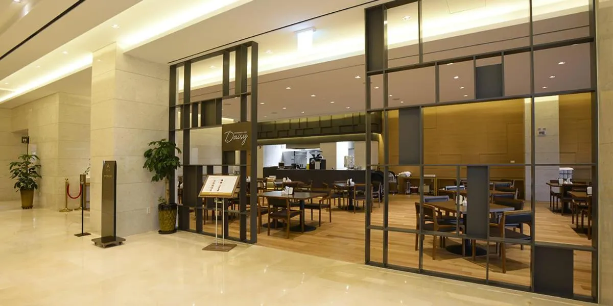 Restaurant/places to eat in Astar Hotel