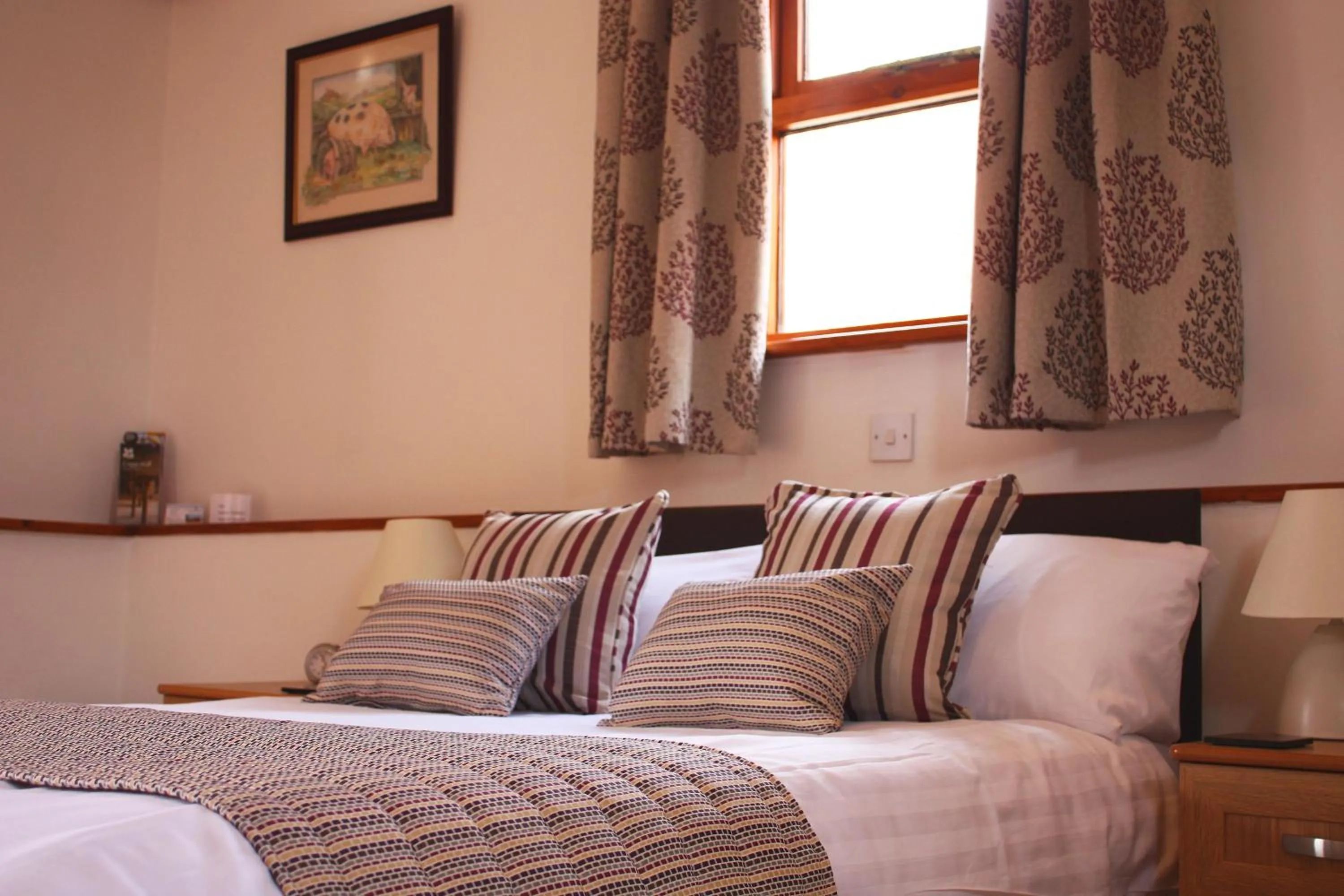 Bedroom, Bed in Puttocks Farm