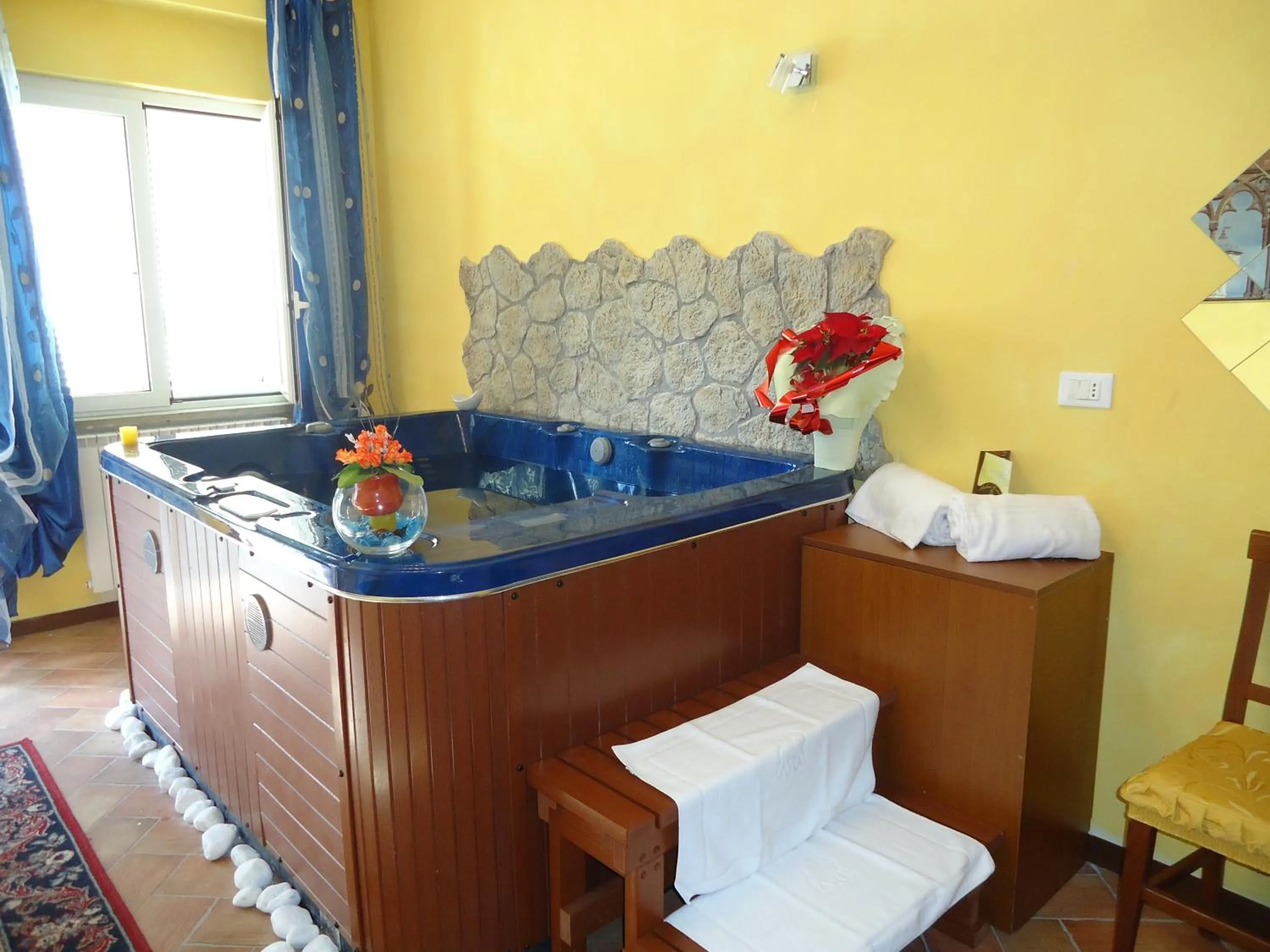 Hot Tub in Forum Cassii