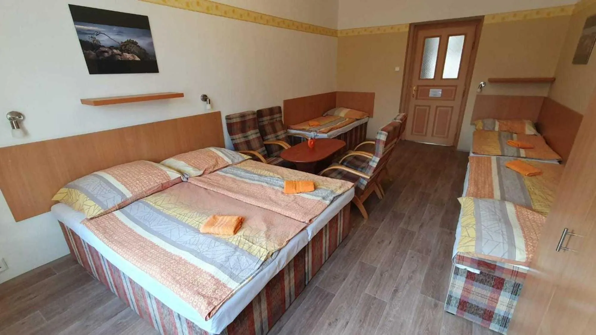 Bed in 6-Bed Dormitory Room in Hotel & Hostel Děčín