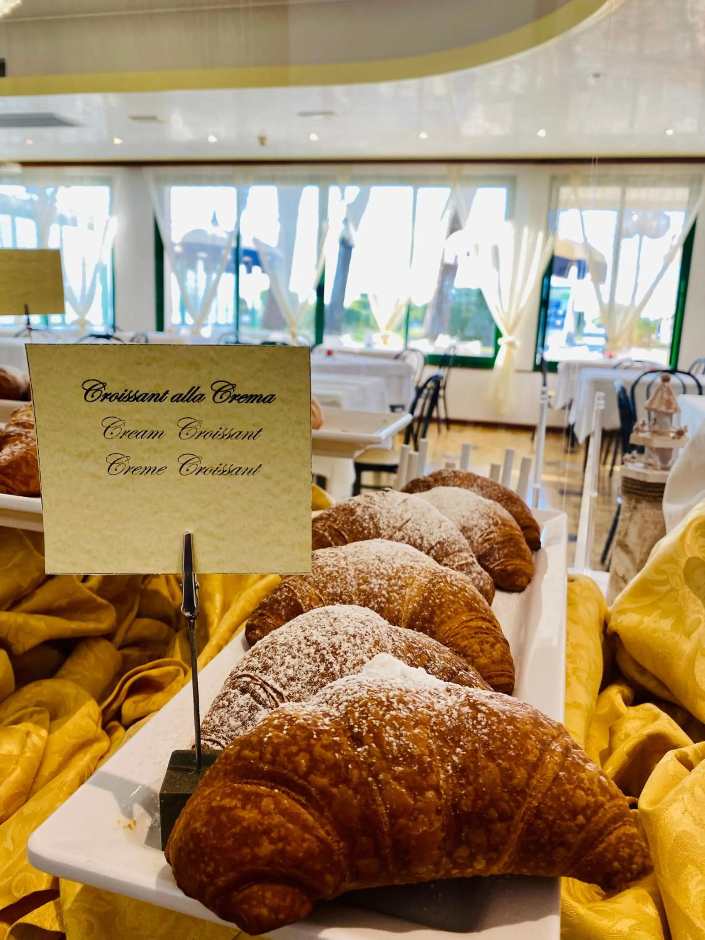 Restaurant/places to eat in Hotel Florida