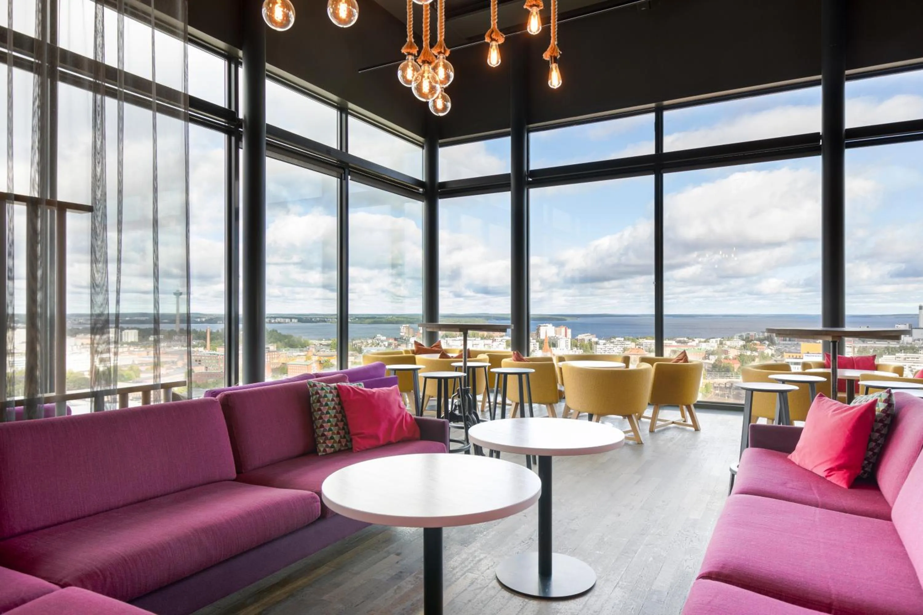 Lounge or bar in Solo Sokos Hotel Torni Tampere