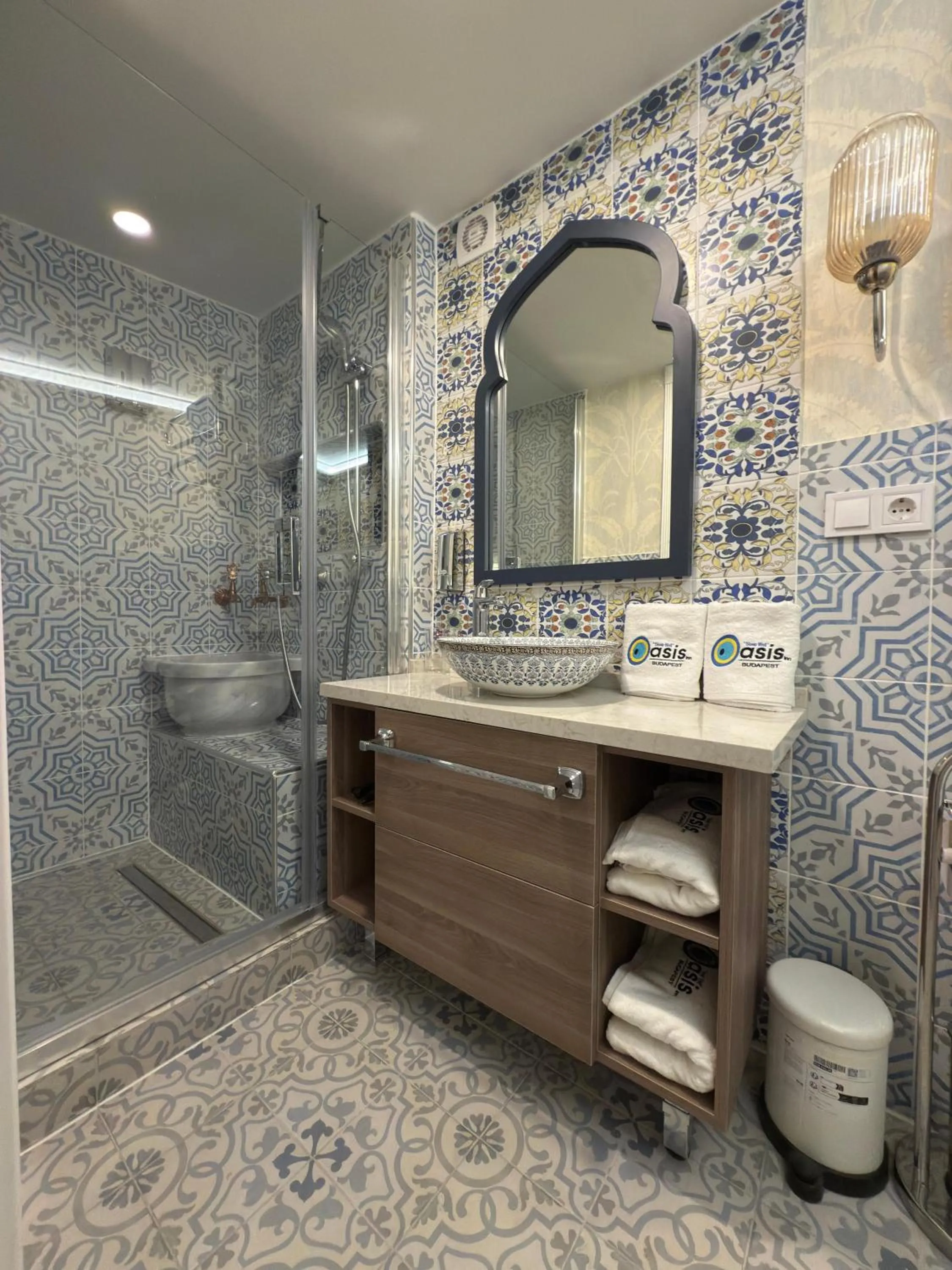 Double Room in Oasis Inn Budapest