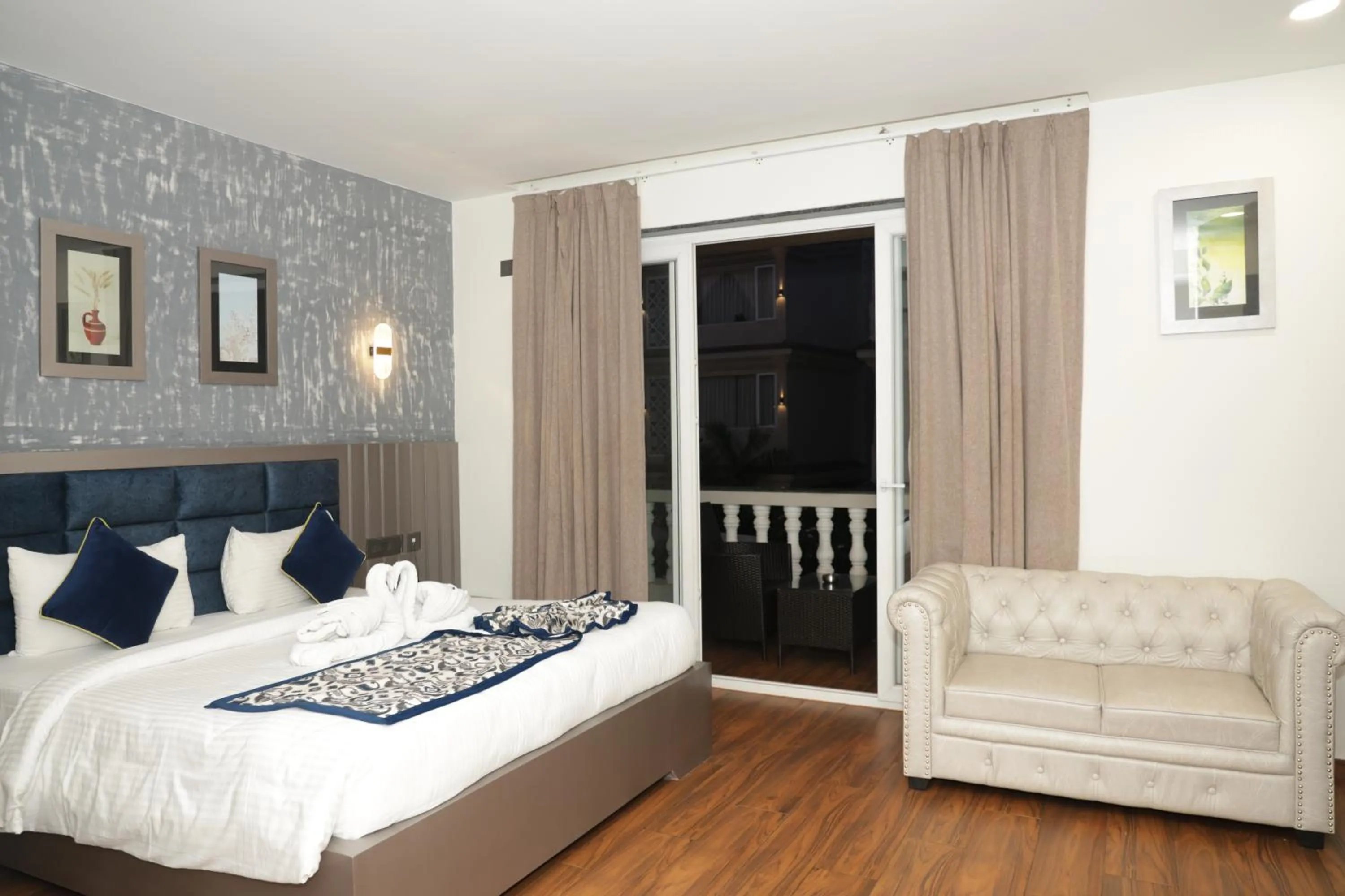 Bed in Grand Continent Anjuna A Sarovar Portico Affiliate Hotel