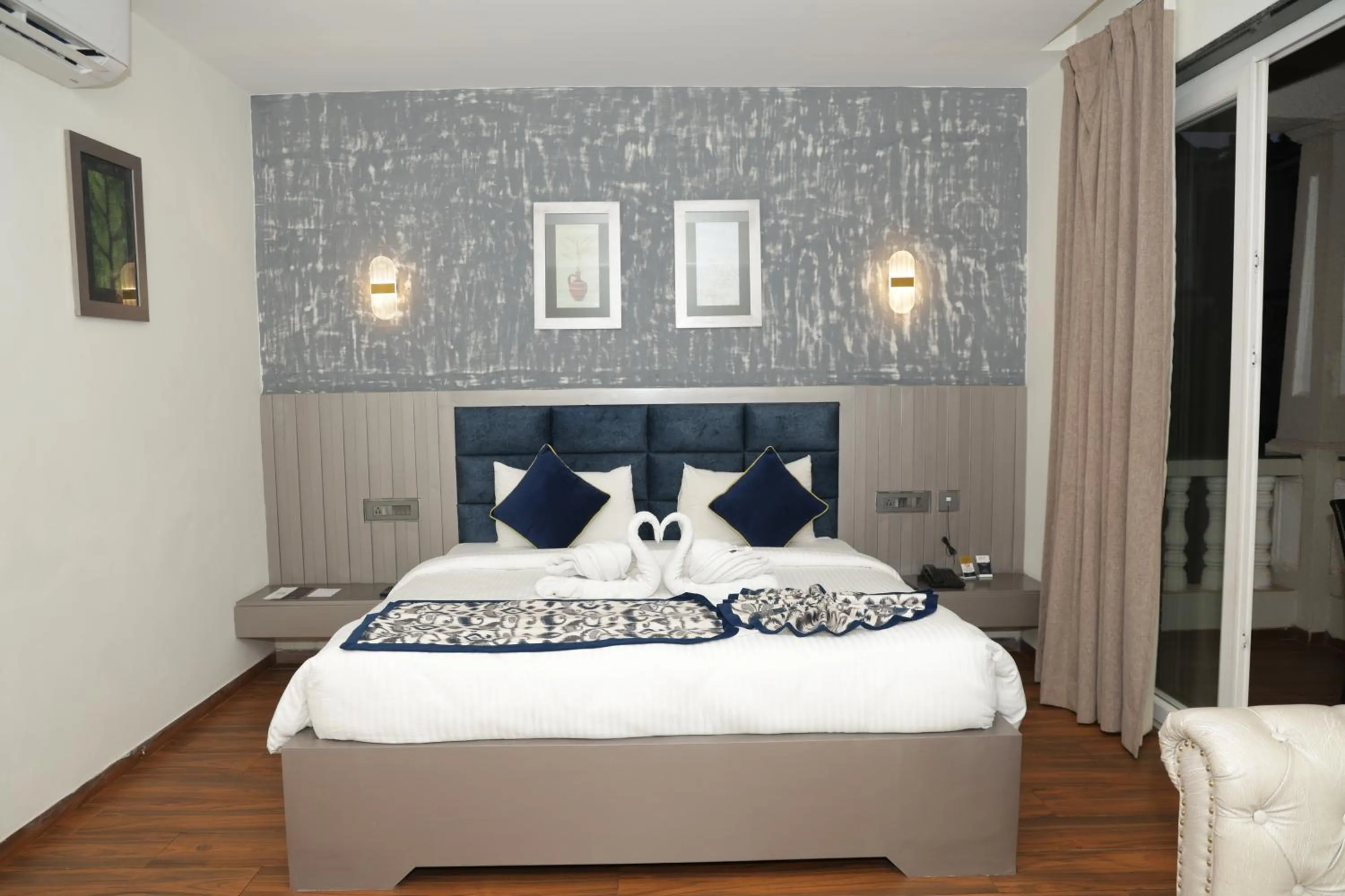 Bed in Grand Continent Anjuna A Sarovar Portico Affiliate Hotel