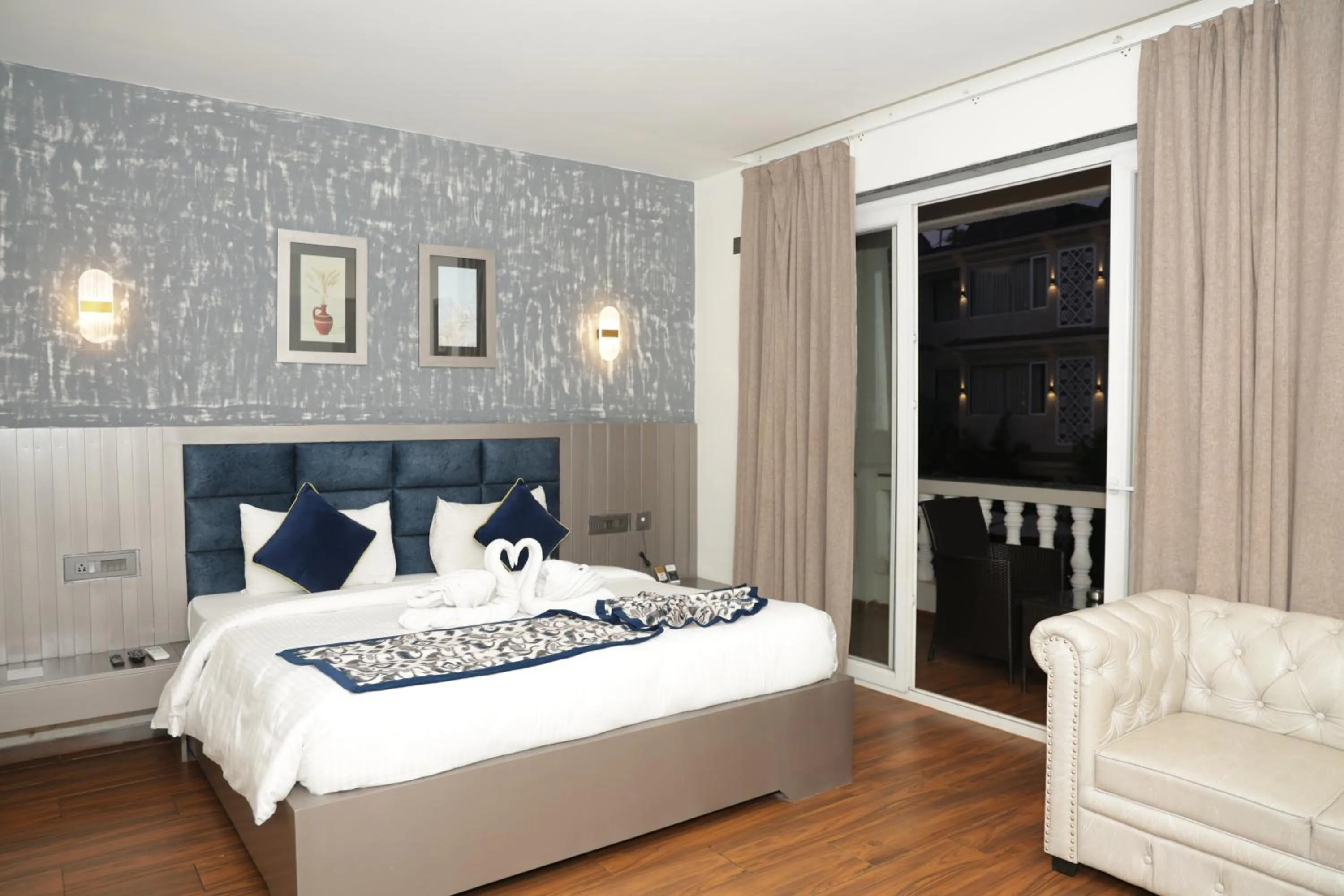 Bed in Grand Continent Anjuna A Sarovar Portico Affiliate Hotel