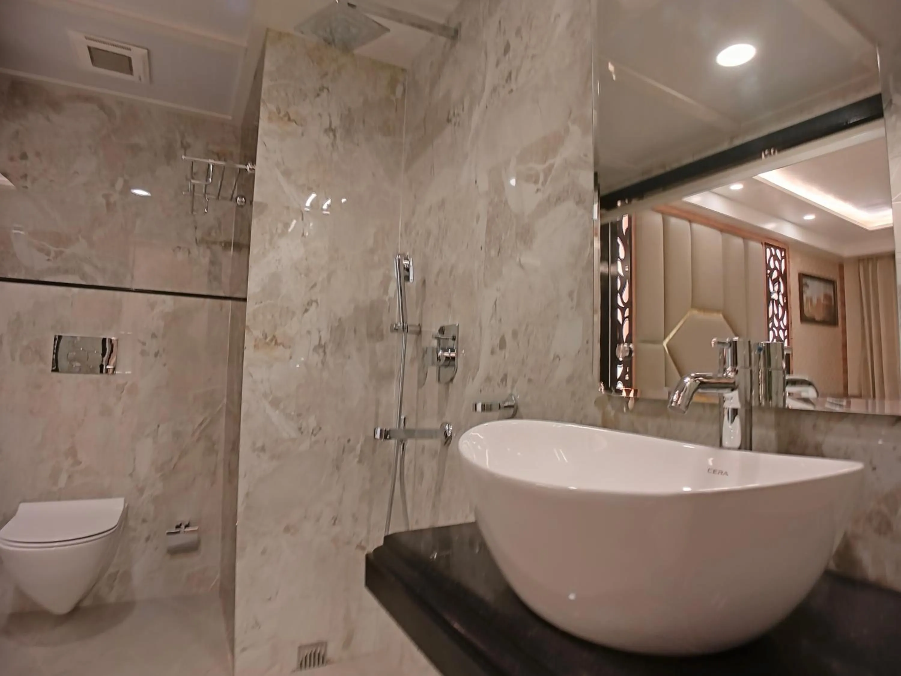 Shower in AGM GRAND HOTEL & Spa