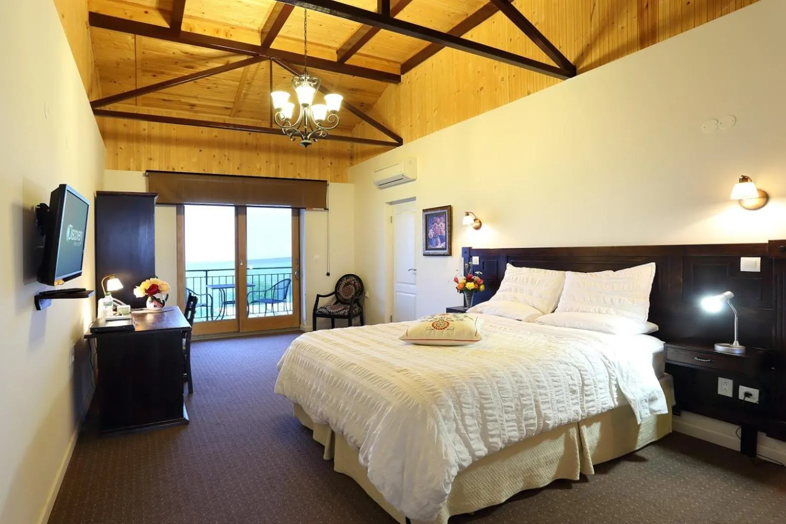 Photo of the whole room, Bed in Seven Generations Winery Hotel