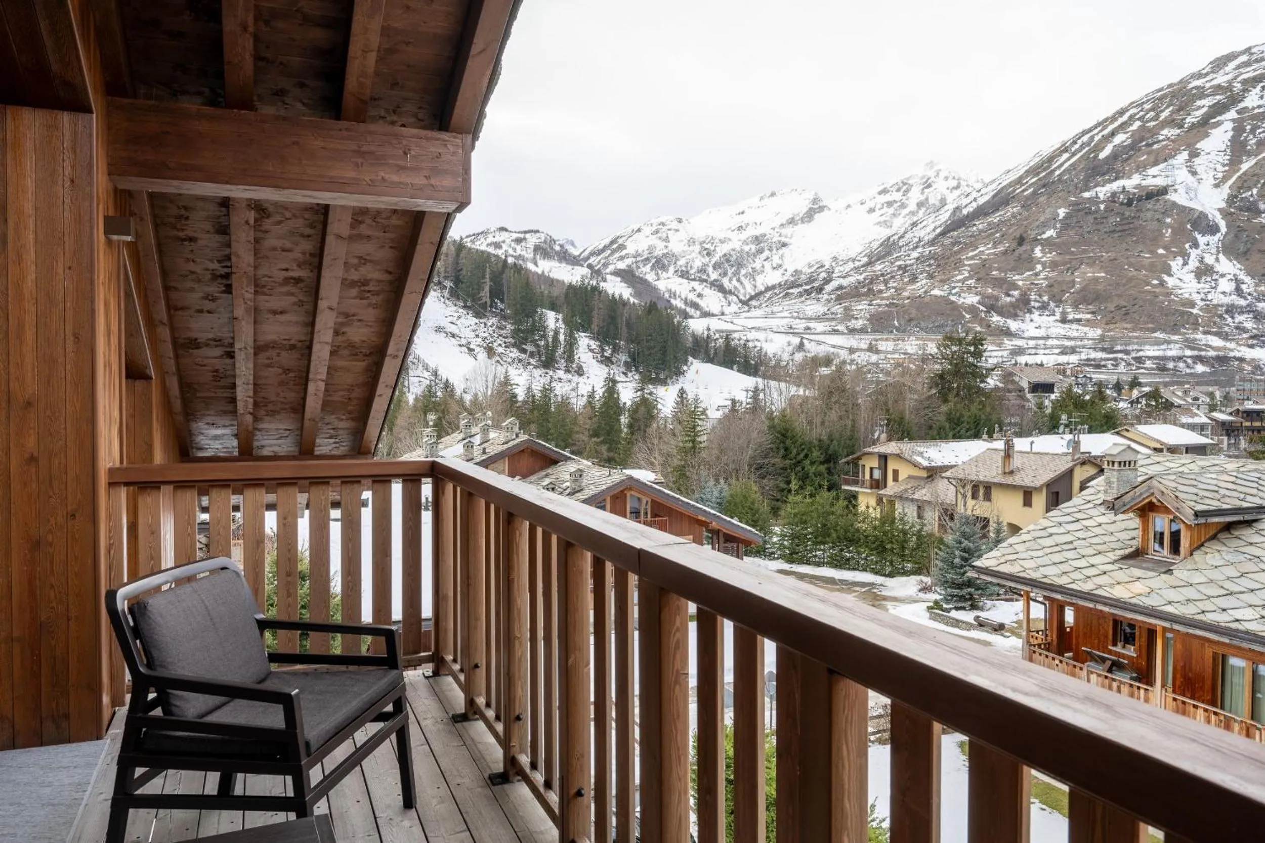 Winter in Montana Lodge & Spa, by R Collection Hotels