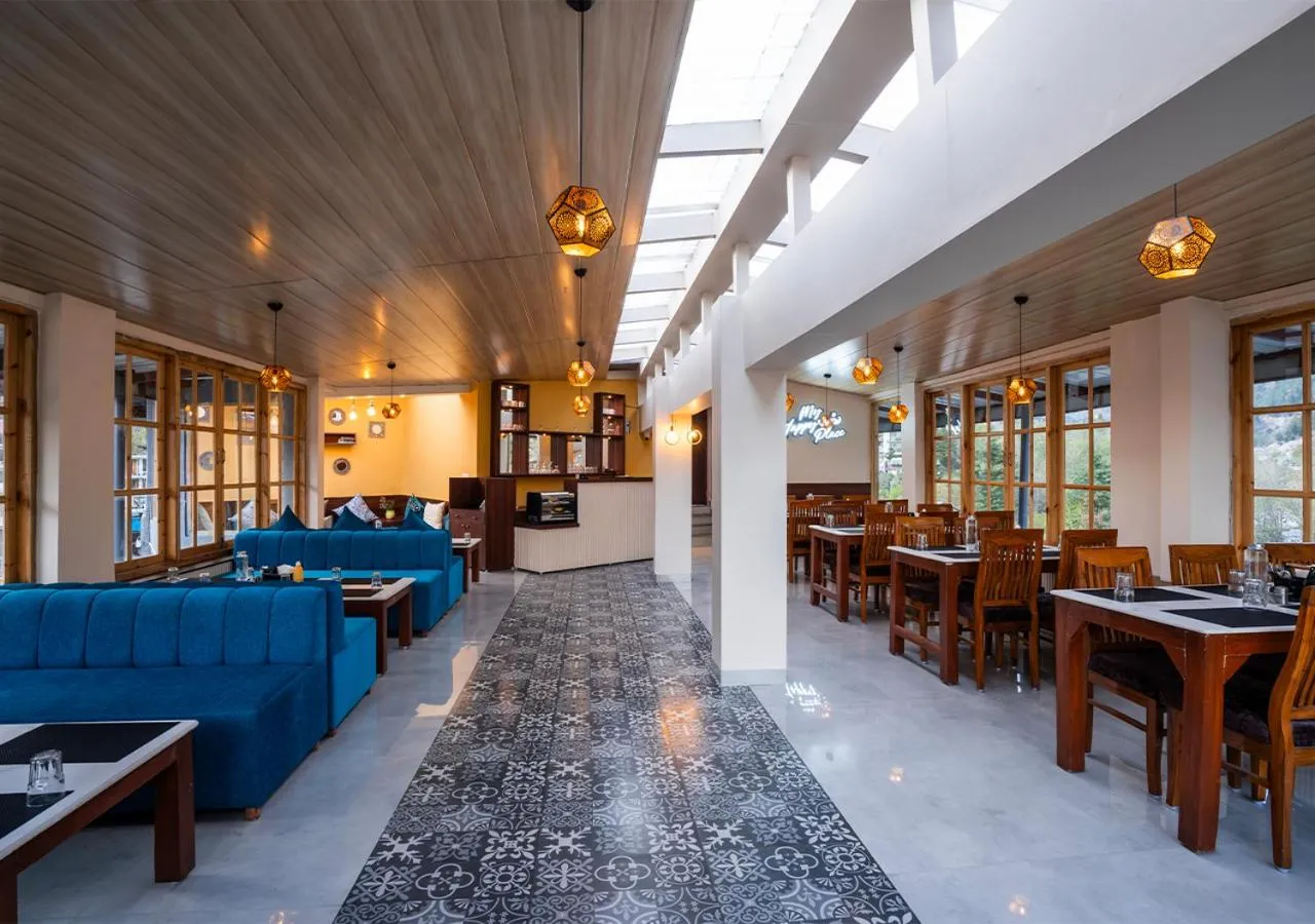 Restaurant/places to eat in Moustache Manali