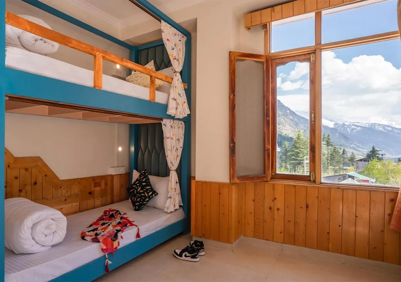 Mountain view, Bed in Moustache Manali