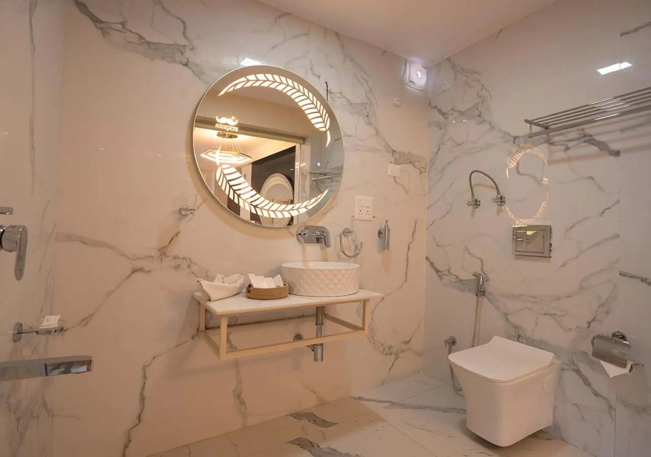 Toilet in Moustache Manali