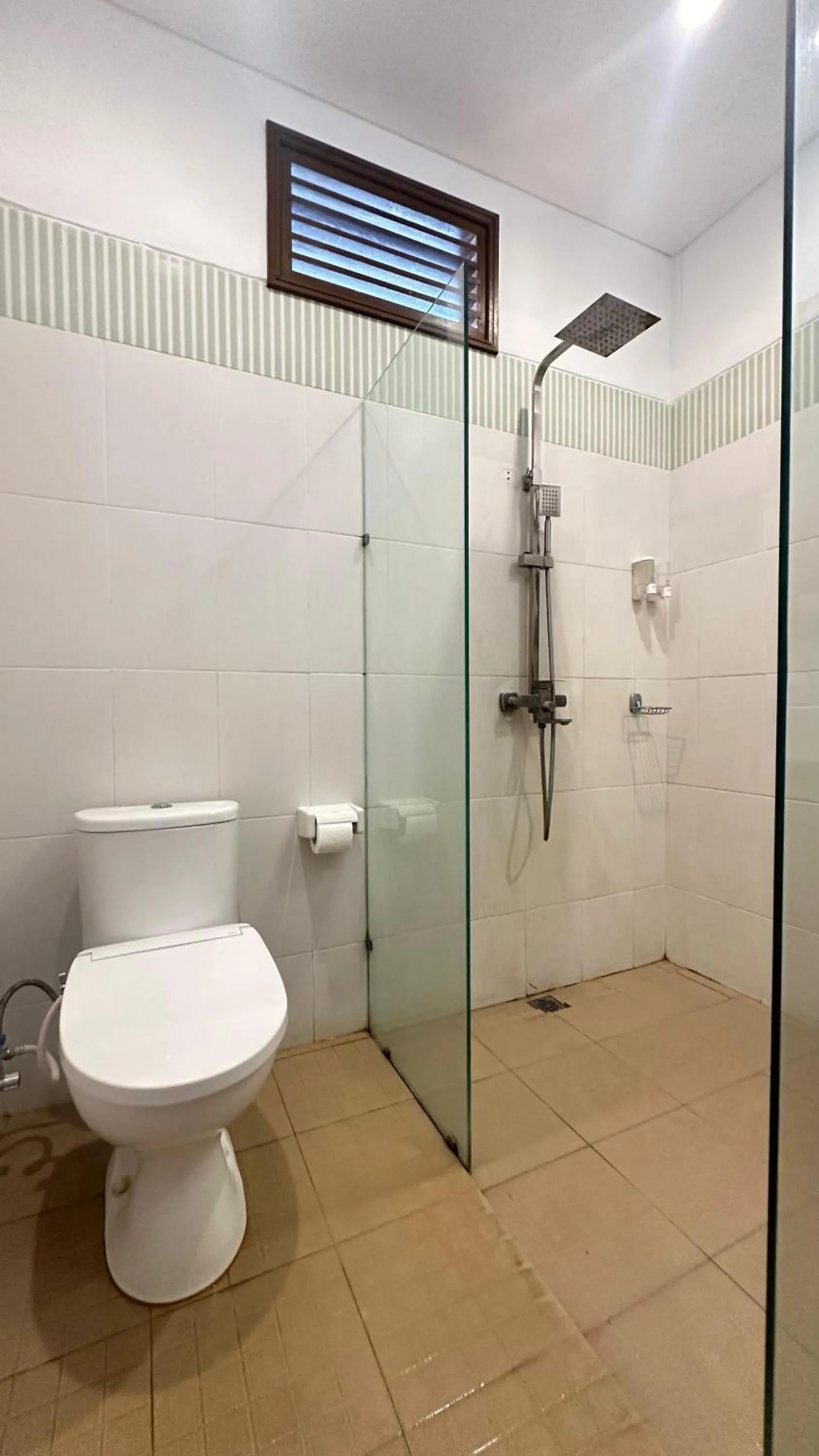 Shower in Bukawa Lodge Jimbaran