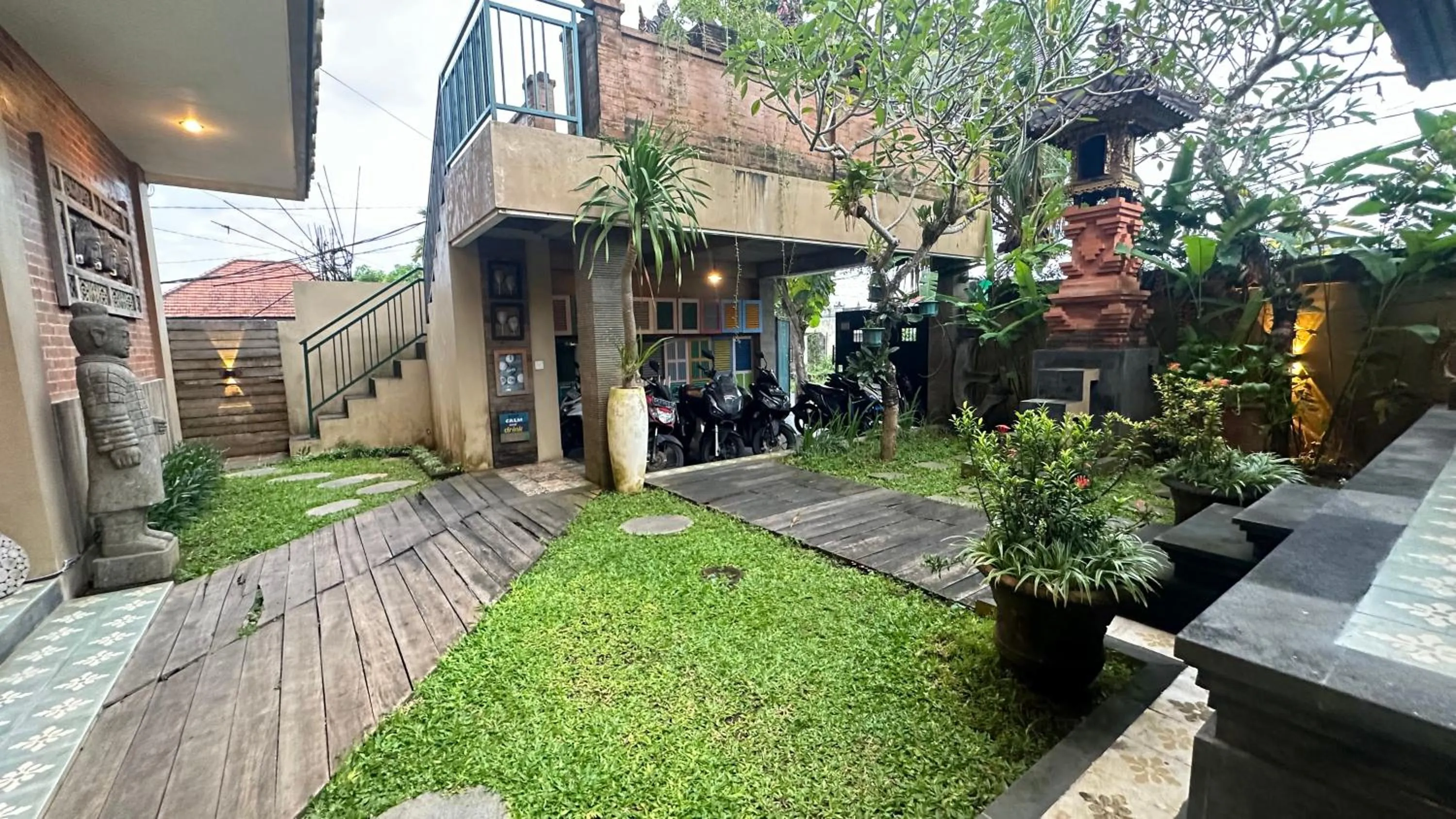 Parking in Bukawa Lodge Jimbaran