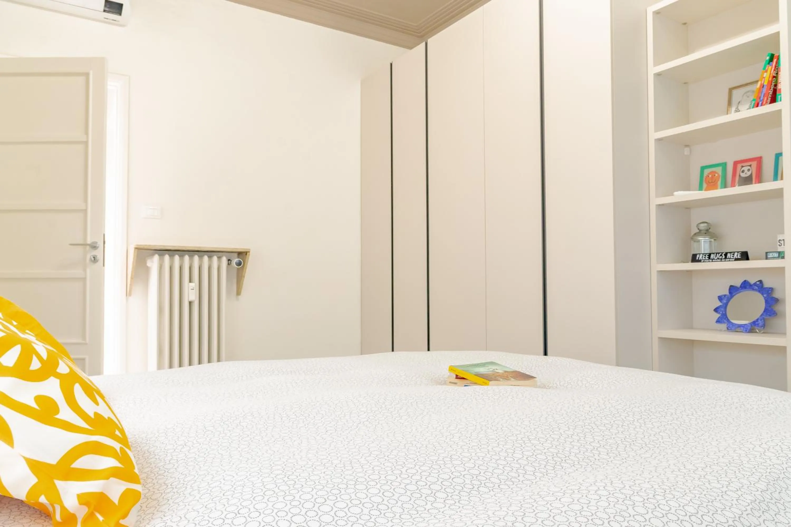 Bed in Bertola 17, centrale, stazione by HAPPYHOSTORINO