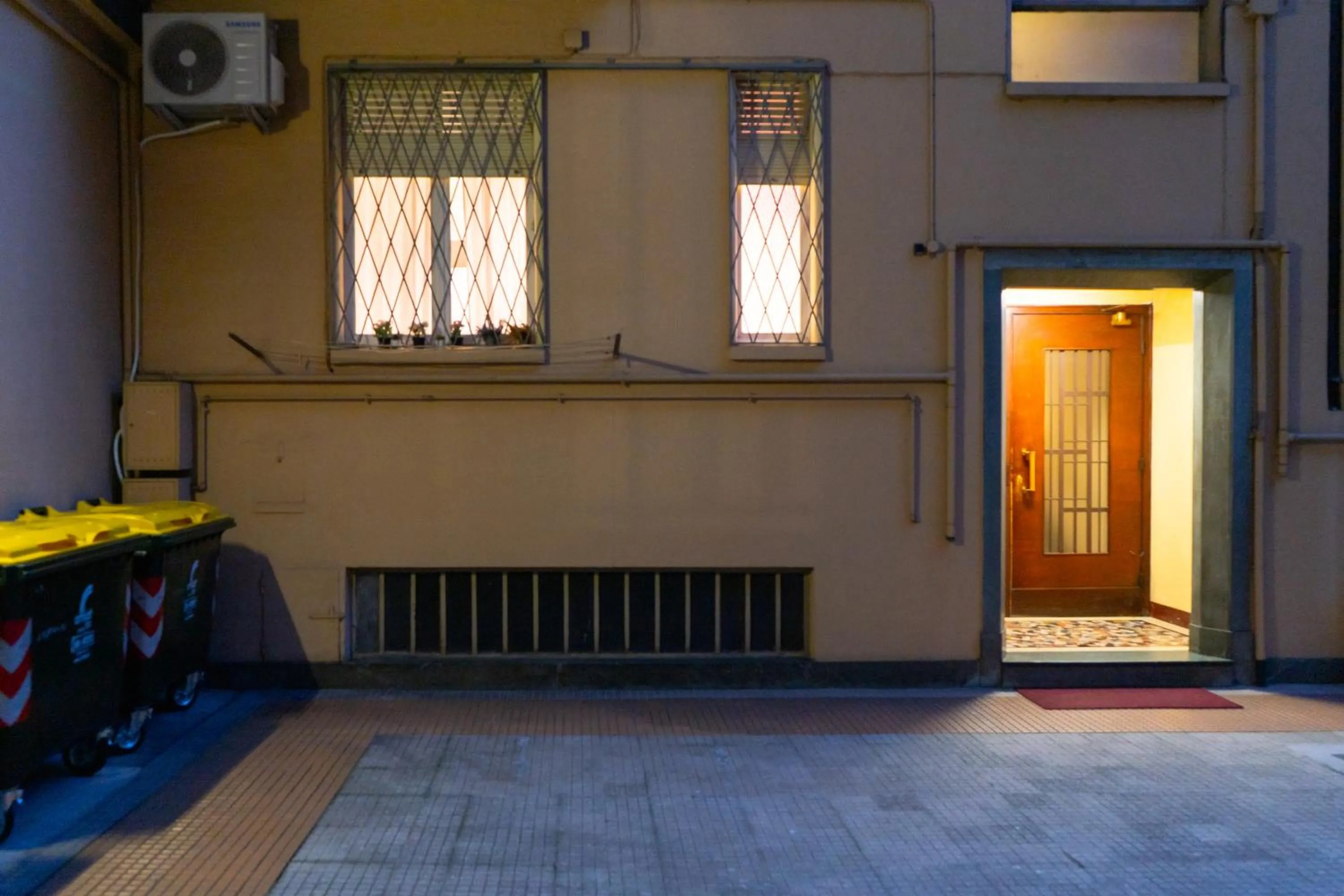 Property building in Bertola 17, centrale, stazione by HAPPYHOSTORINO