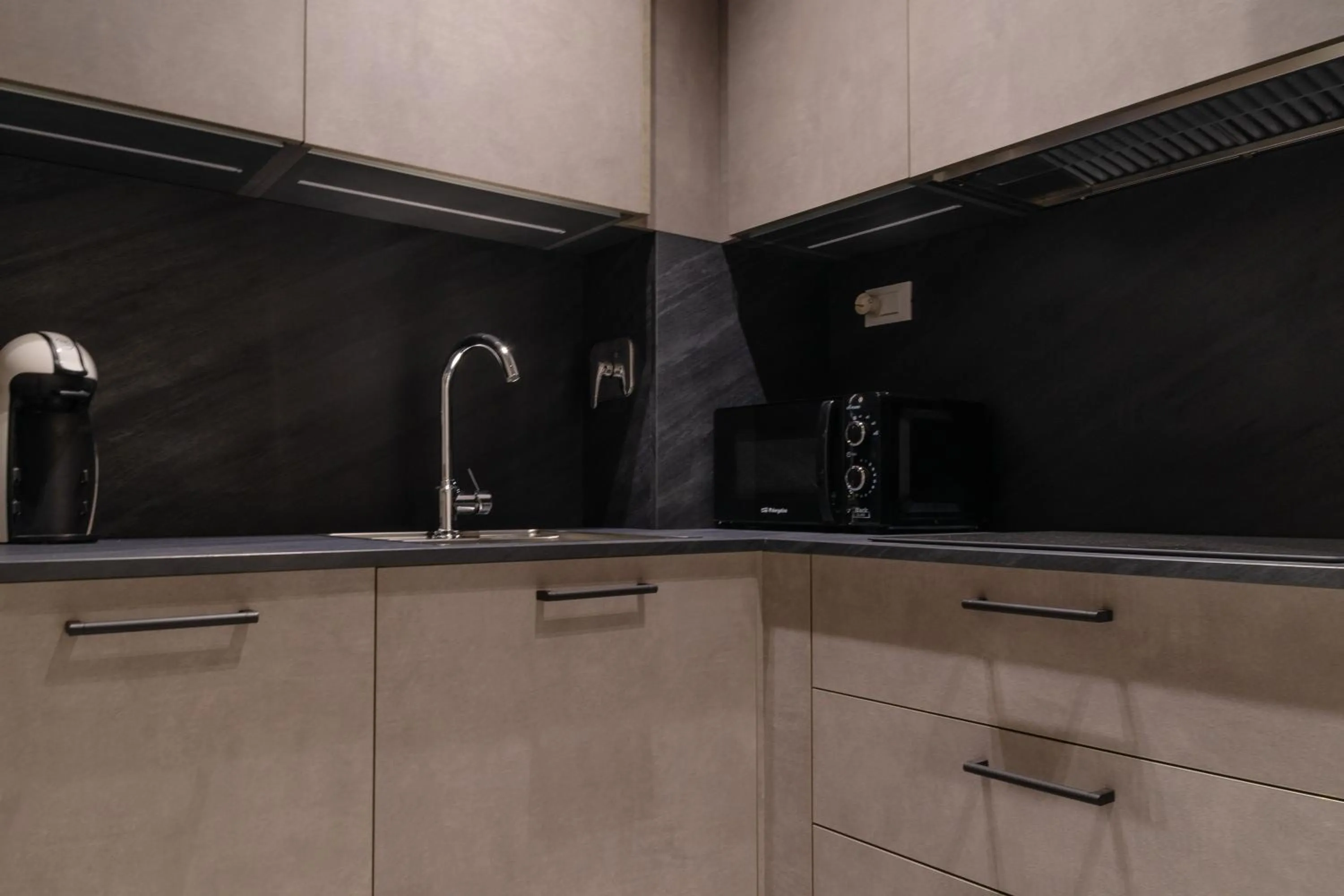 kitchen in Bertola 17, centrale, stazione by HAPPYHOSTORINO