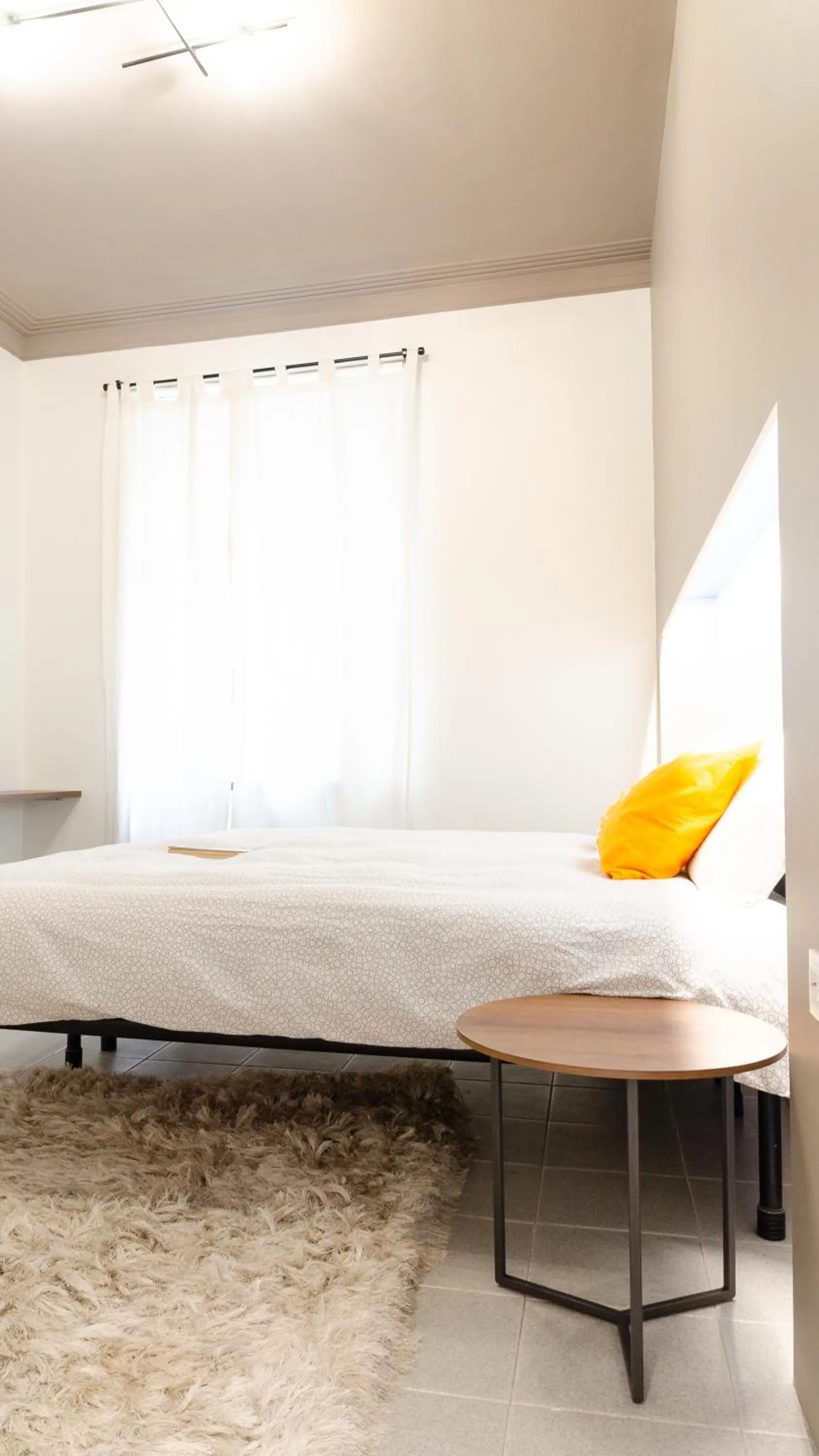 Bed in Bertola 17, centrale, stazione by HAPPYHOSTORINO