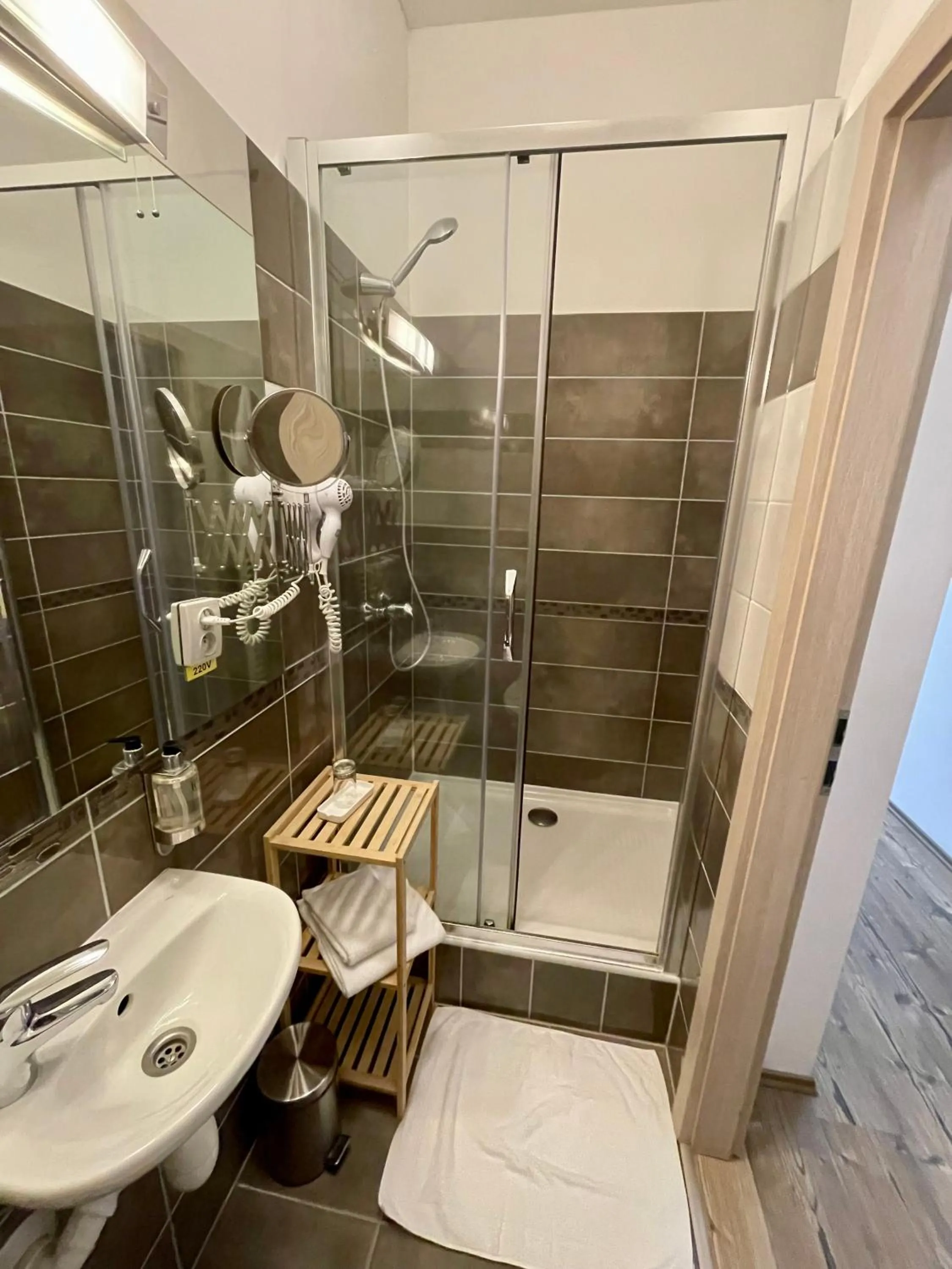 Shower in Hotel U Tří hrušek suites & apartments