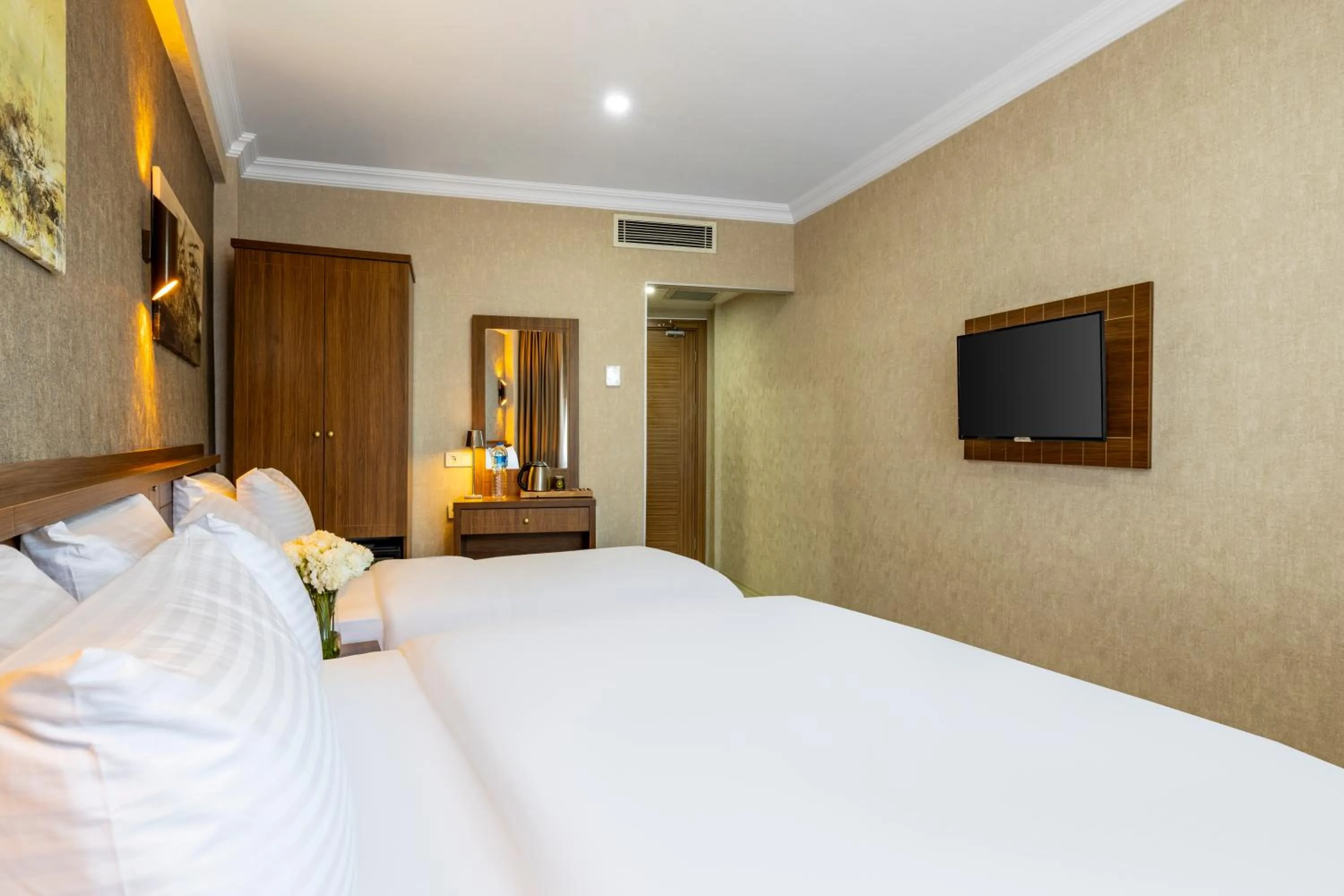 Photo of the whole room, Bed in Diamond Beyazit Hotel