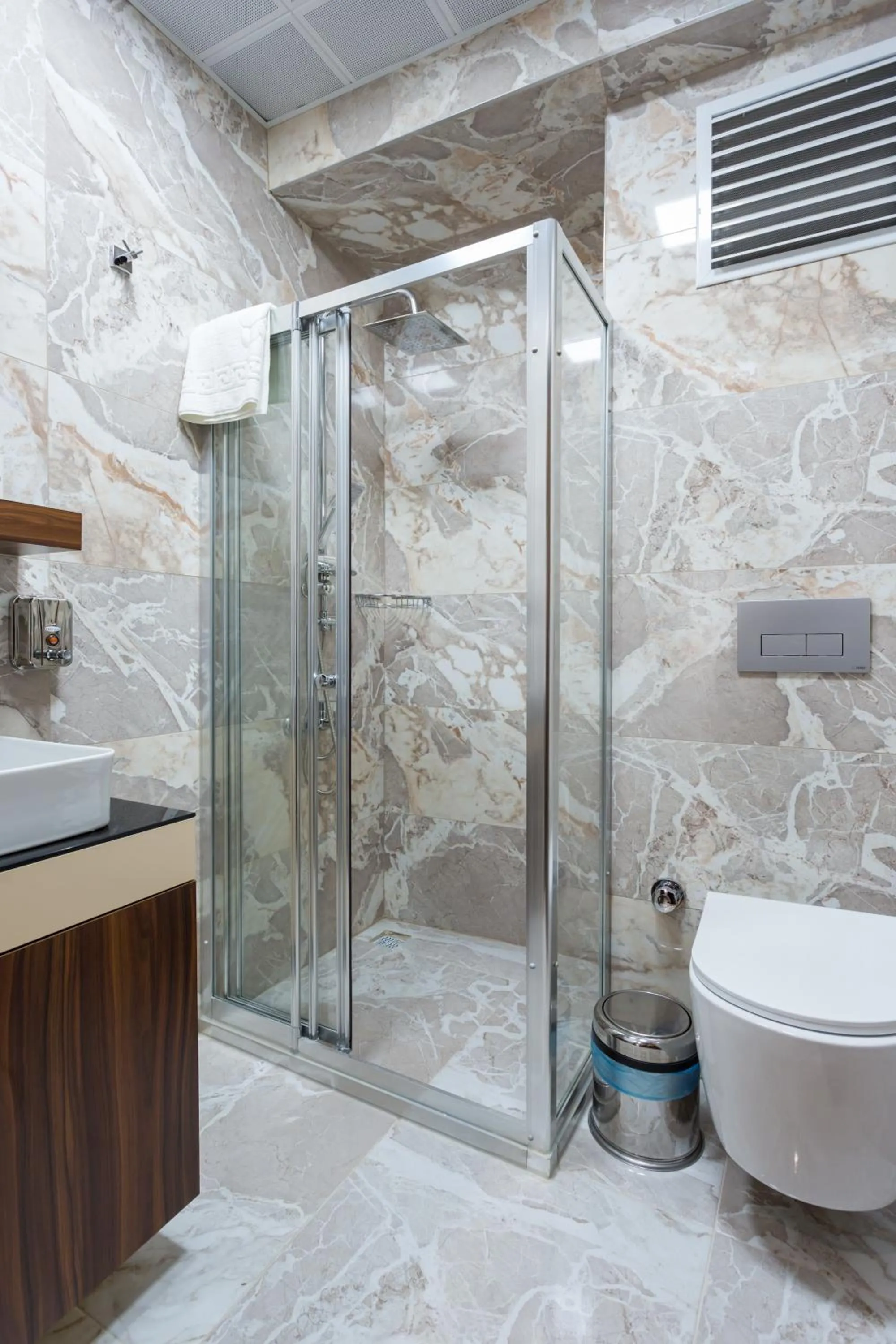 Shower in Dream Park Hotel