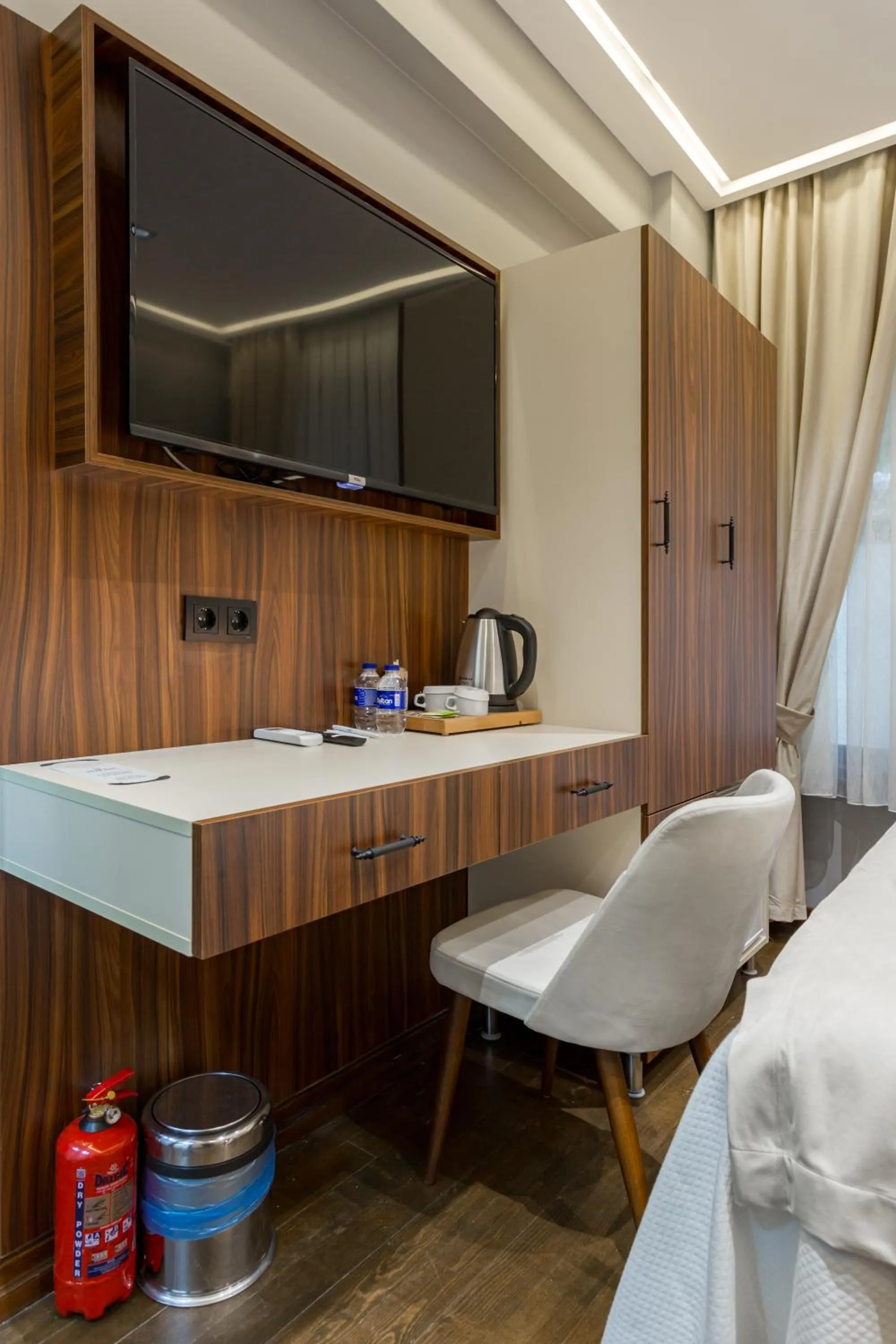 Seating area, Bed in Dream Park Hotel