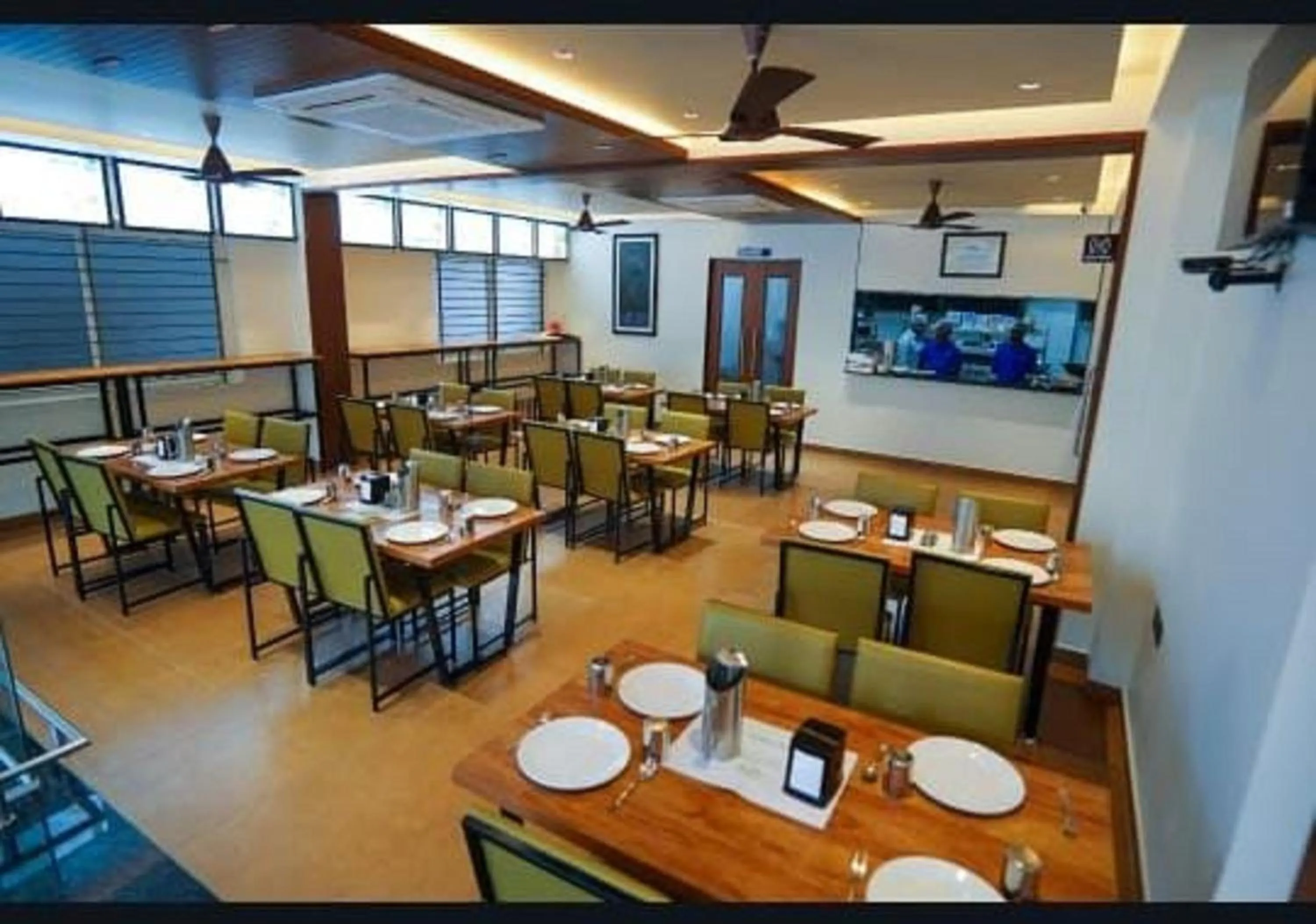 Restaurant/places to eat in Hotel Harigovindas Express Mysore