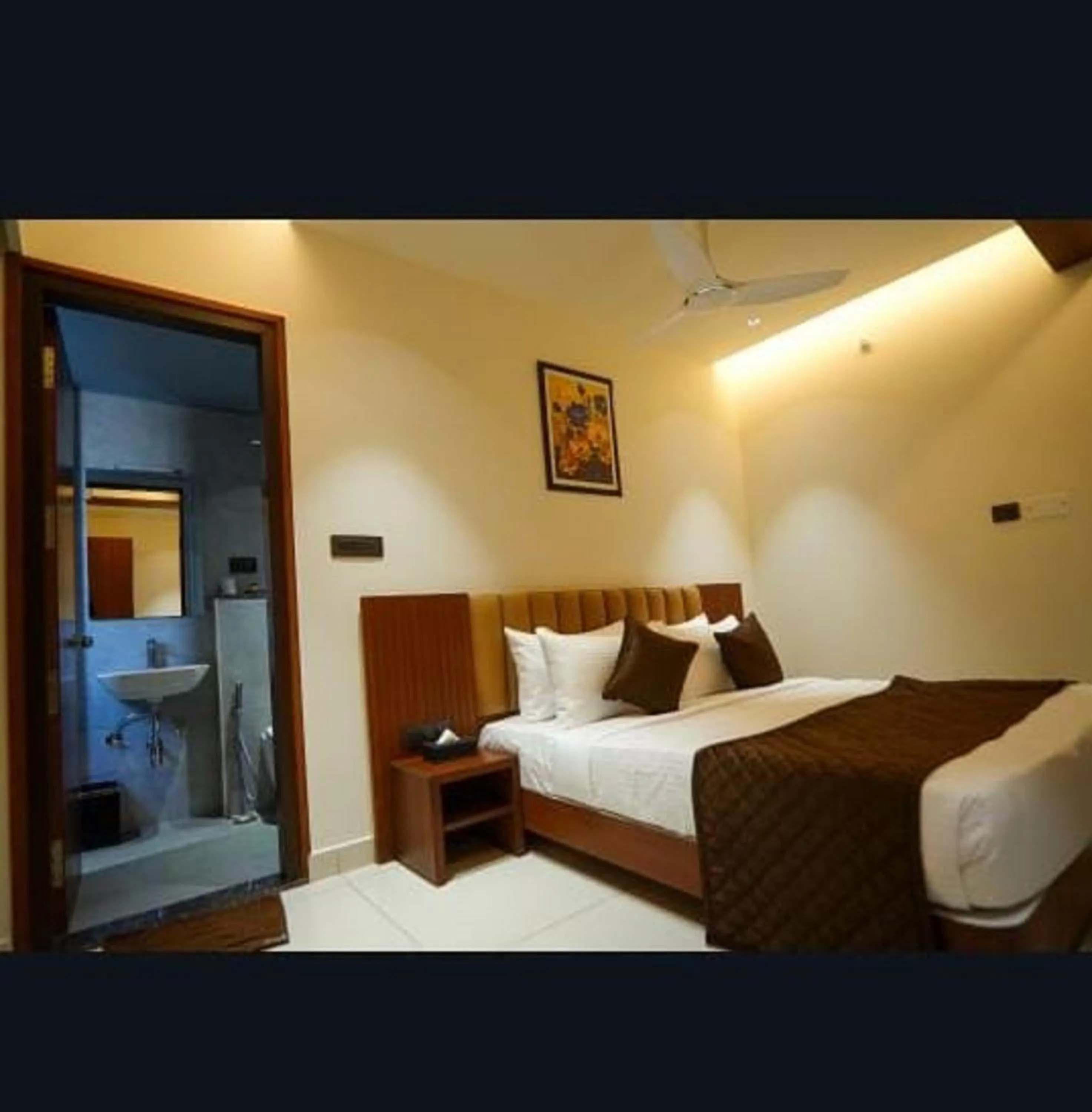 Bedroom, Bed in Hotel Harigovindas Express Mysore