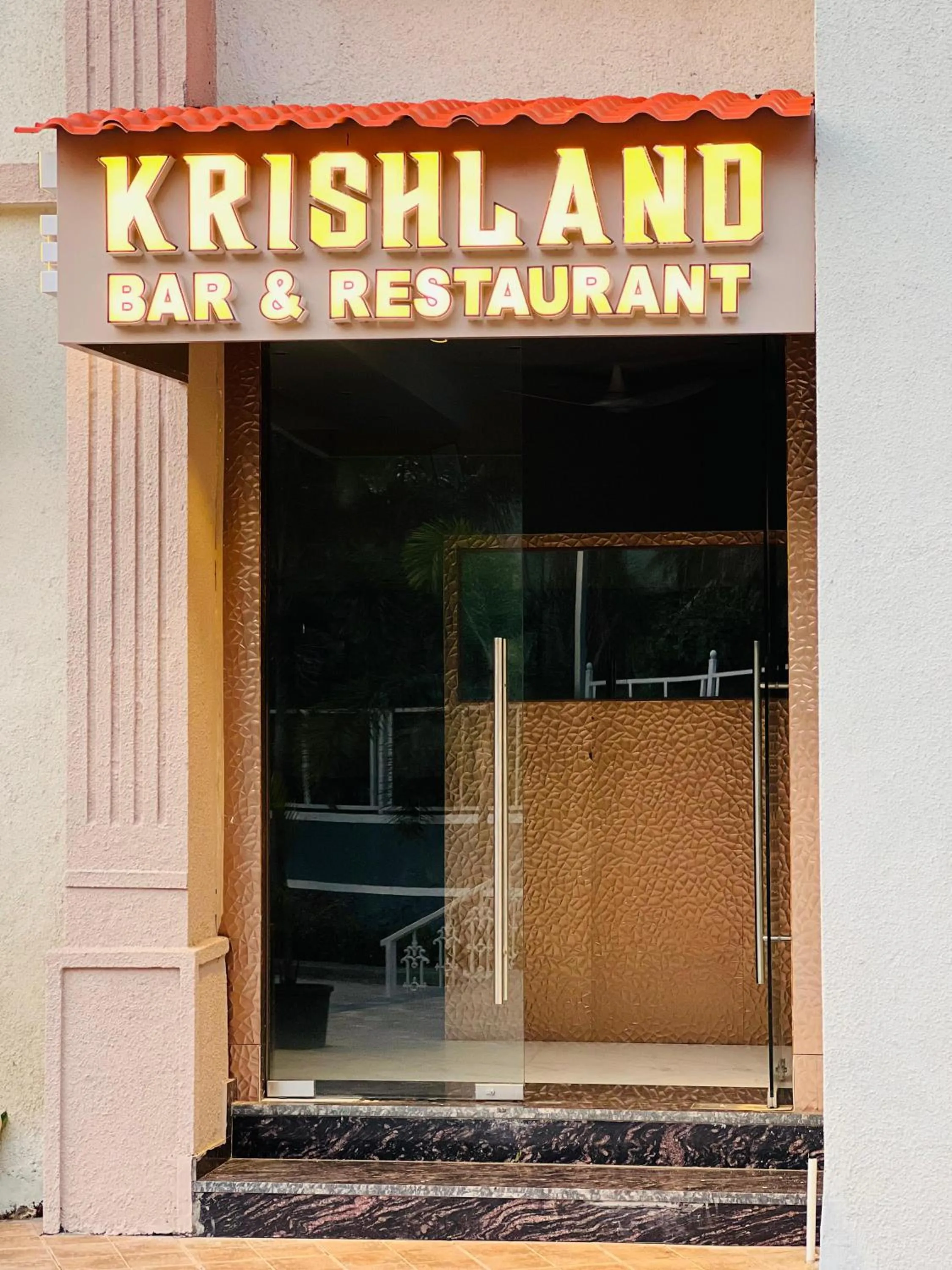 Restaurant/places to eat in The Grand Leela Resort