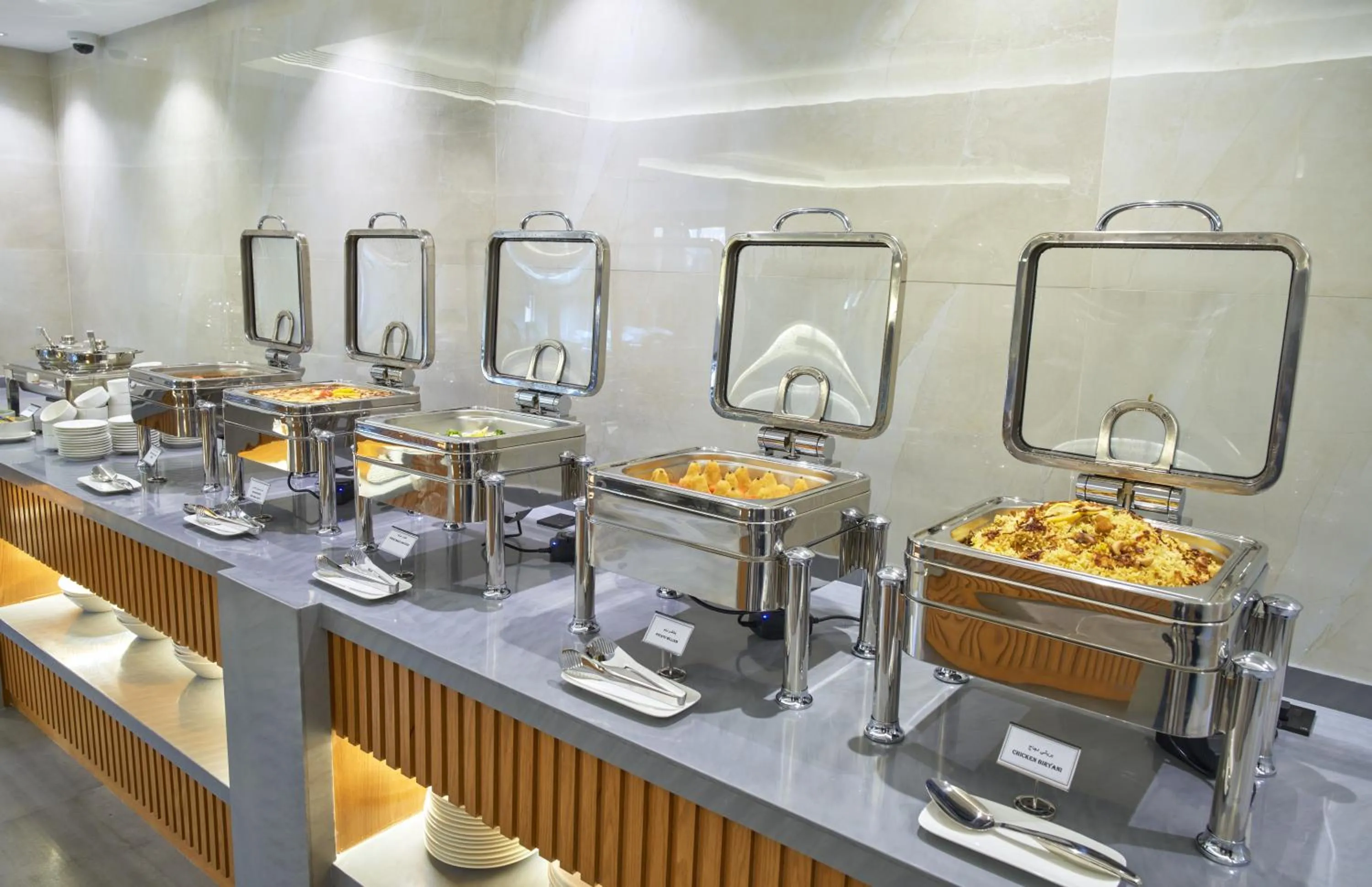 Restaurant/places to eat in Platinum Hotel