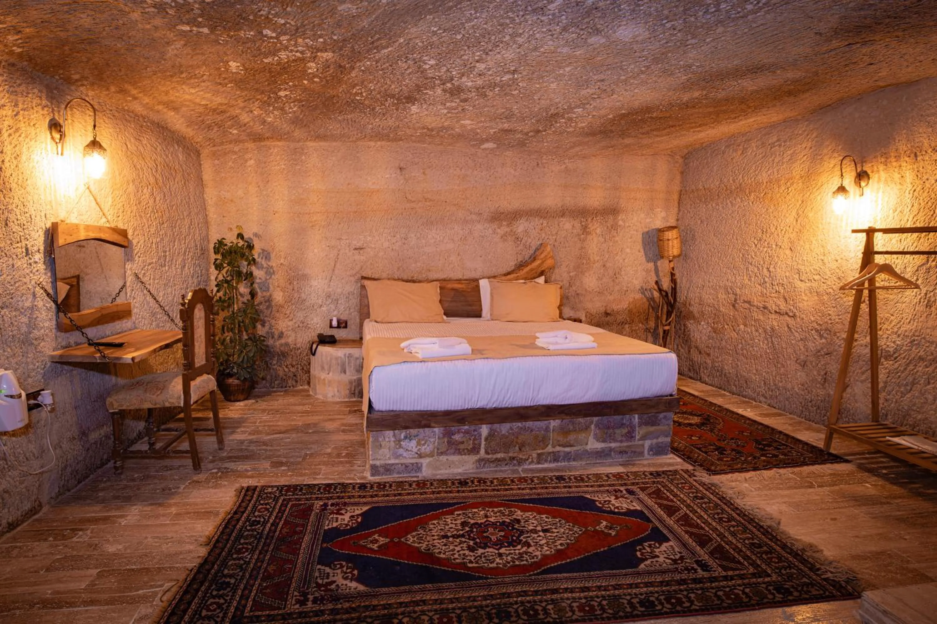 Bed in Sur Cave Hotel