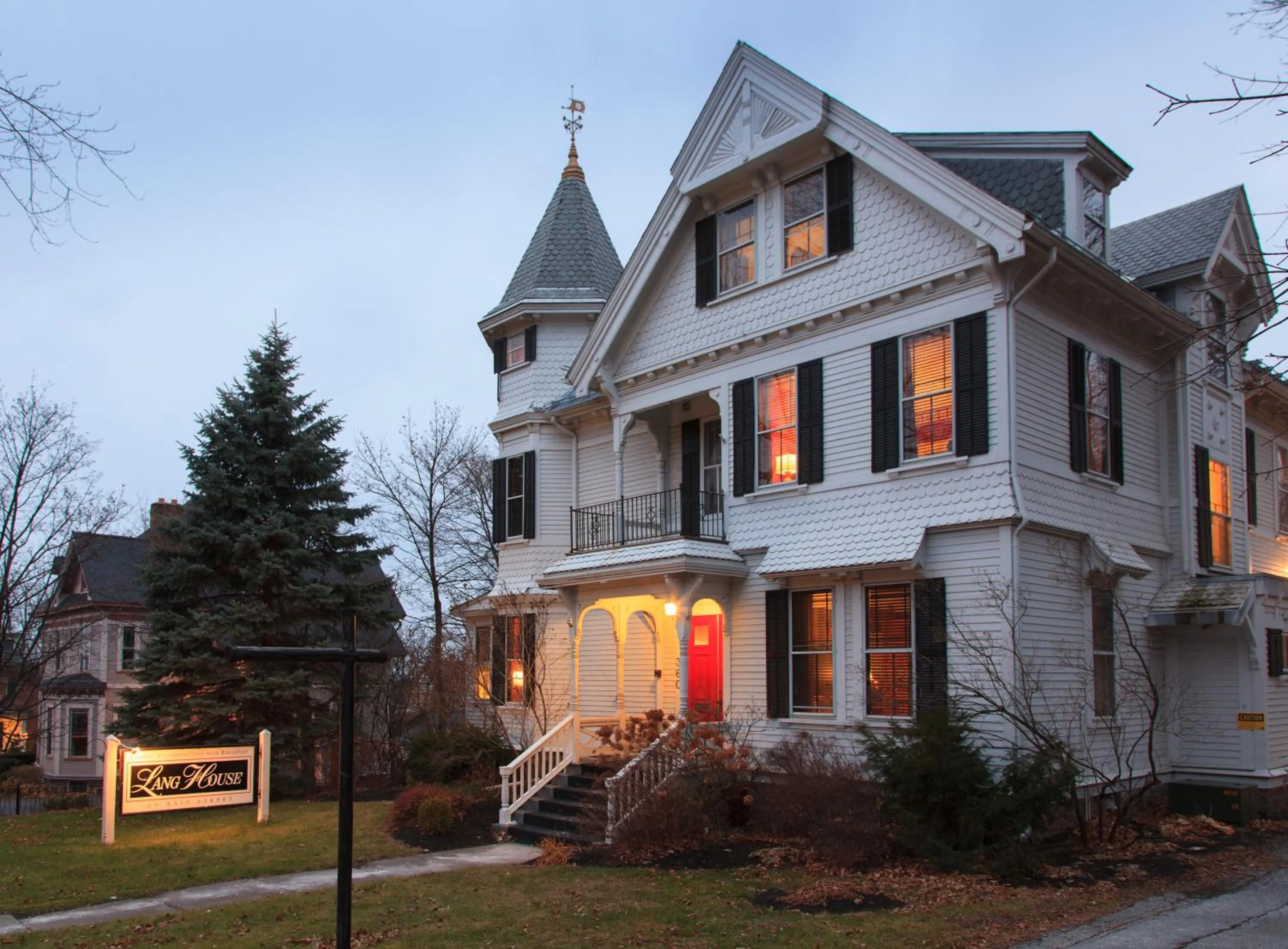 Lang House on Main Street Bed & Breakfast