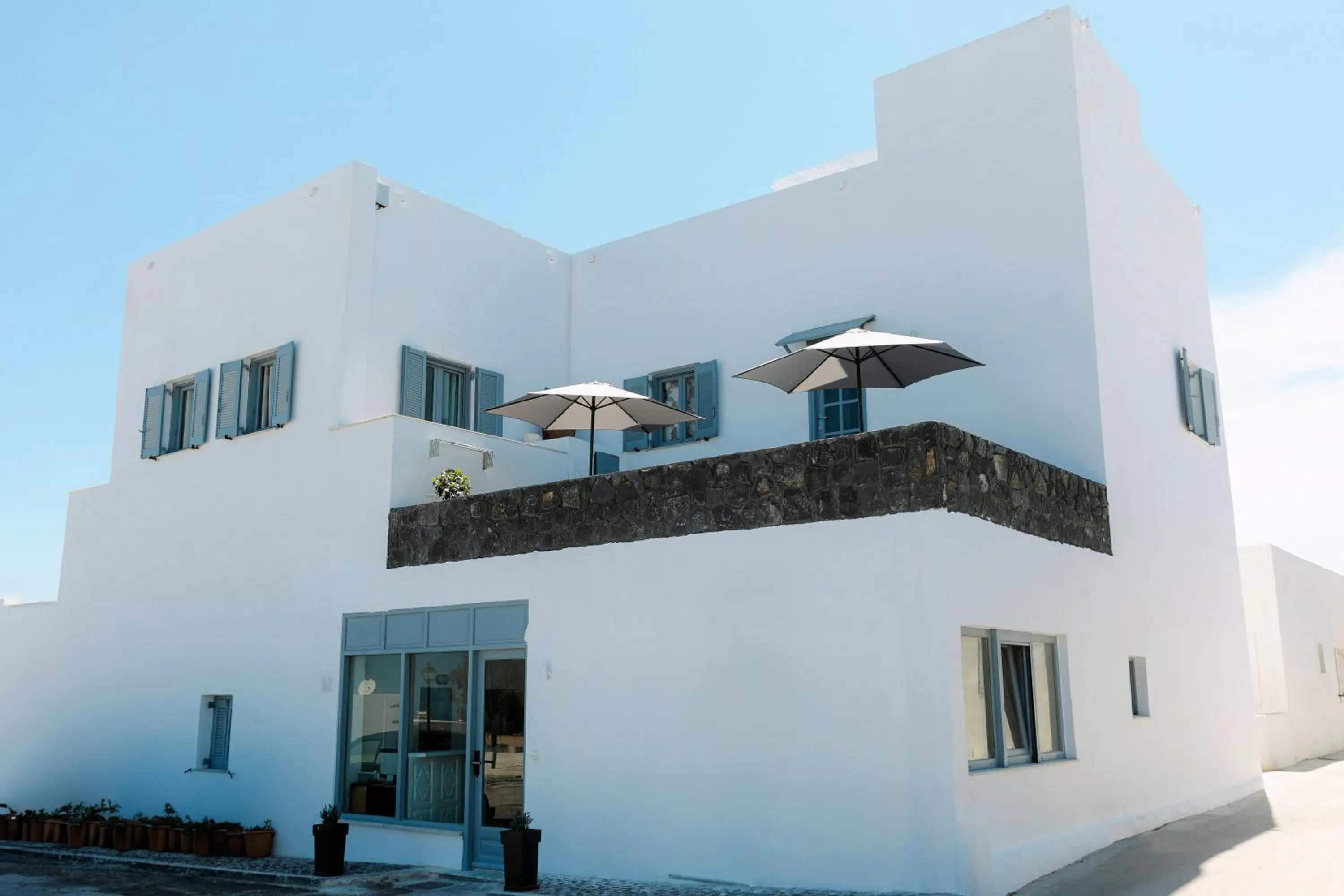 Property building in Seven Grapes - Karterados