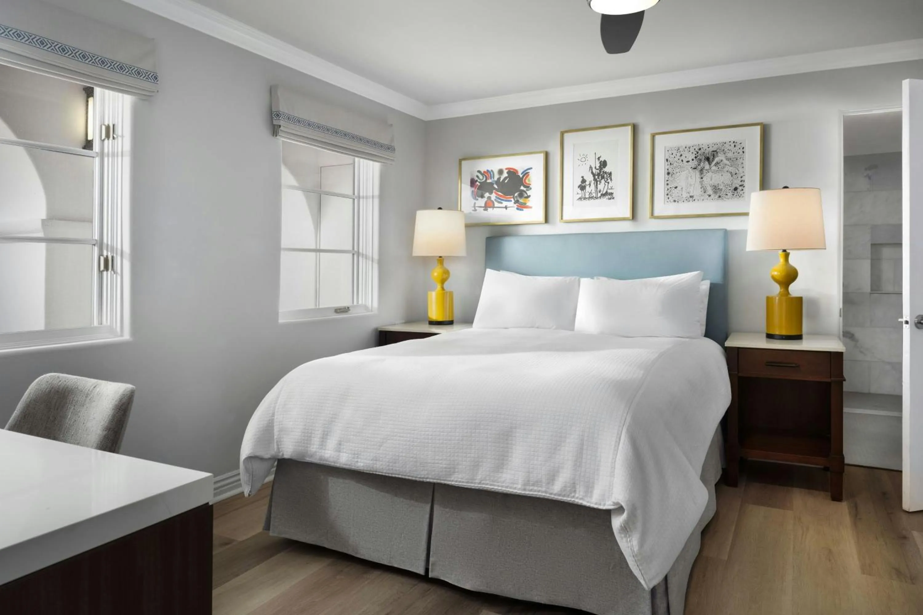 Photo of the whole room, Bed in Triada Palm Springs, Autograph Collection