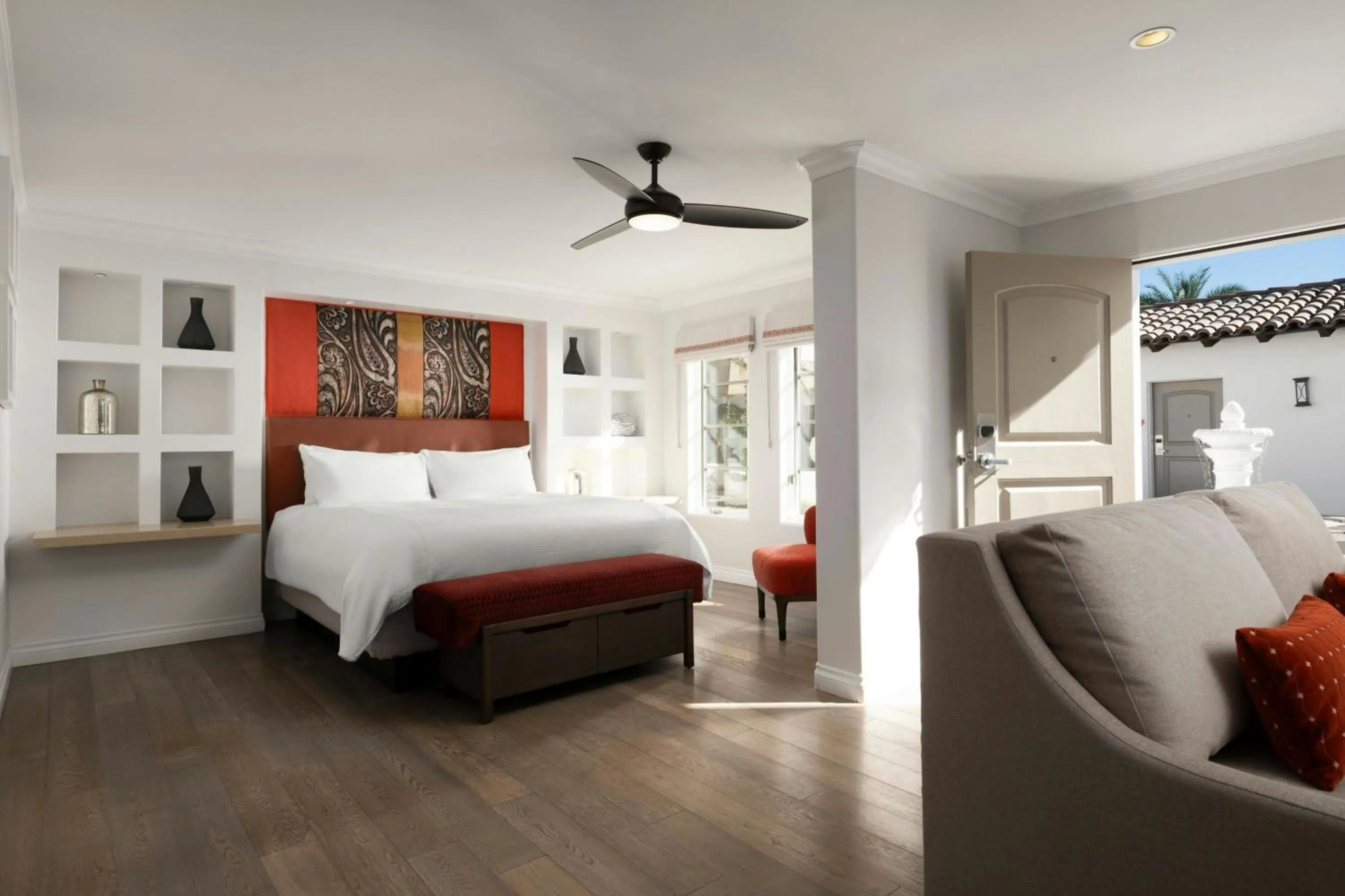 Photo of the whole room, Bed in Triada Palm Springs, Autograph Collection