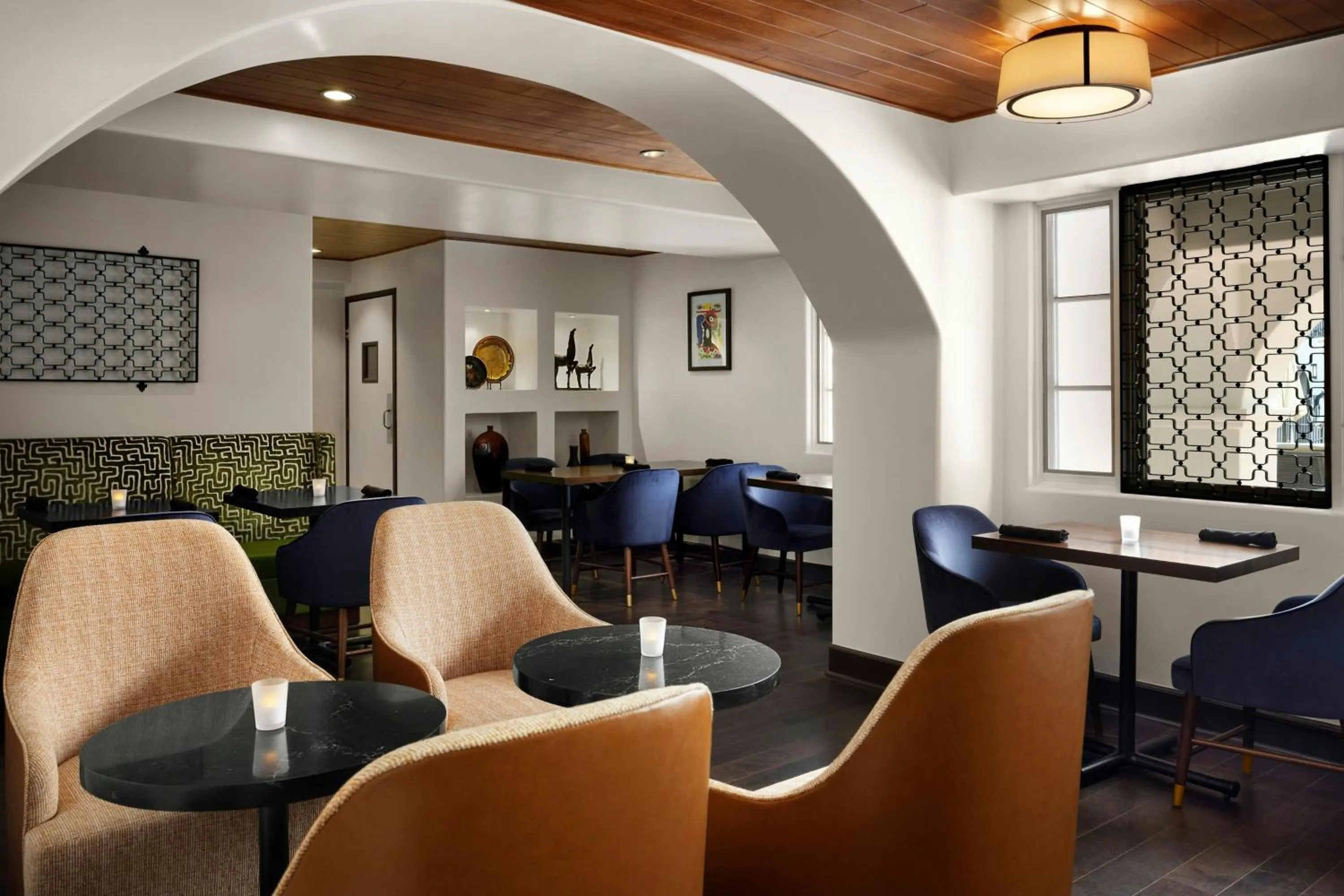 Lounge or bar in Triada Palm Springs, Autograph Collection