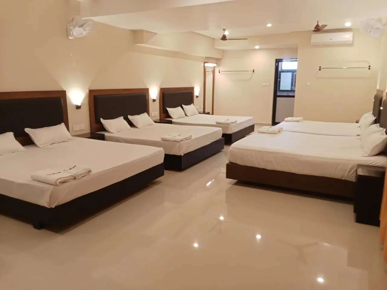 Bed in Hotel Sri Devi