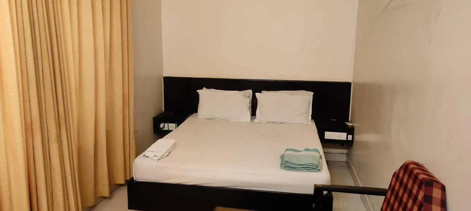 Bedroom, Bed in Hotel Sri Devi