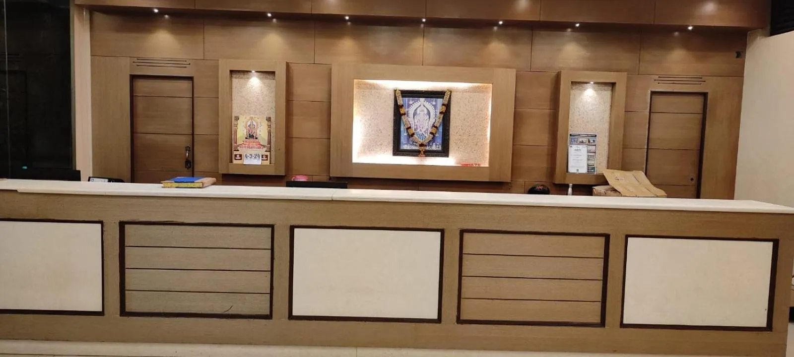 Lobby or reception in Hotel Sri Devi
