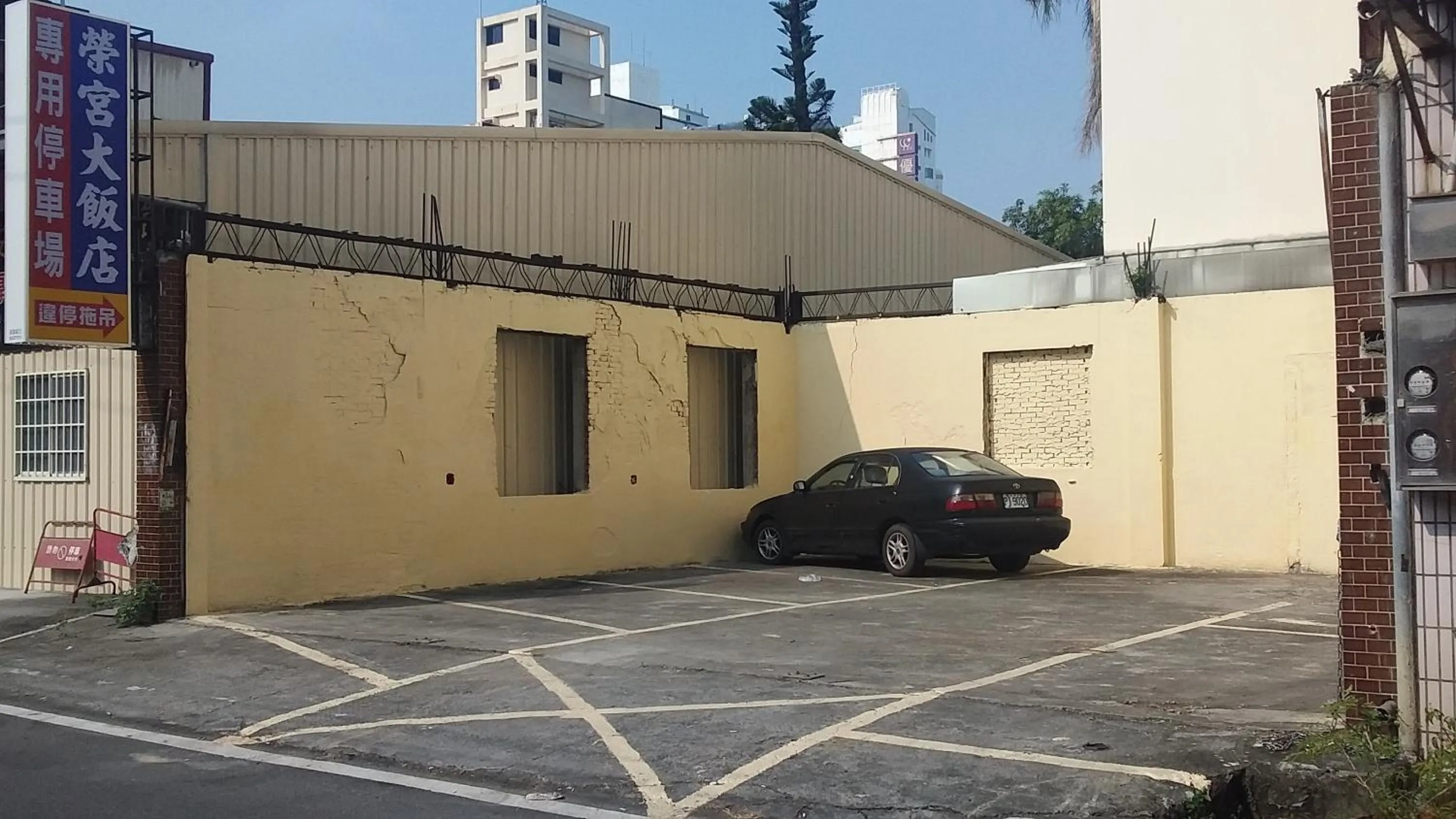 Parking in Ron Gong Hotel