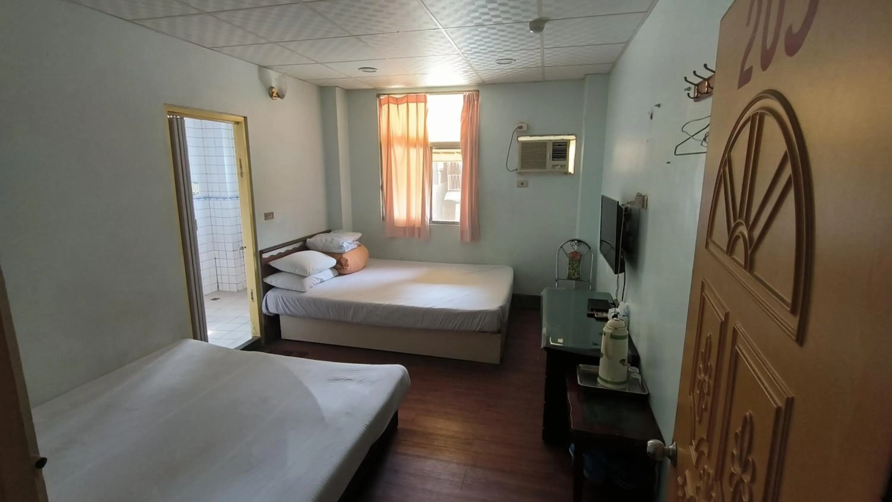 TV and multimedia, Bed in Ron Gong Hotel