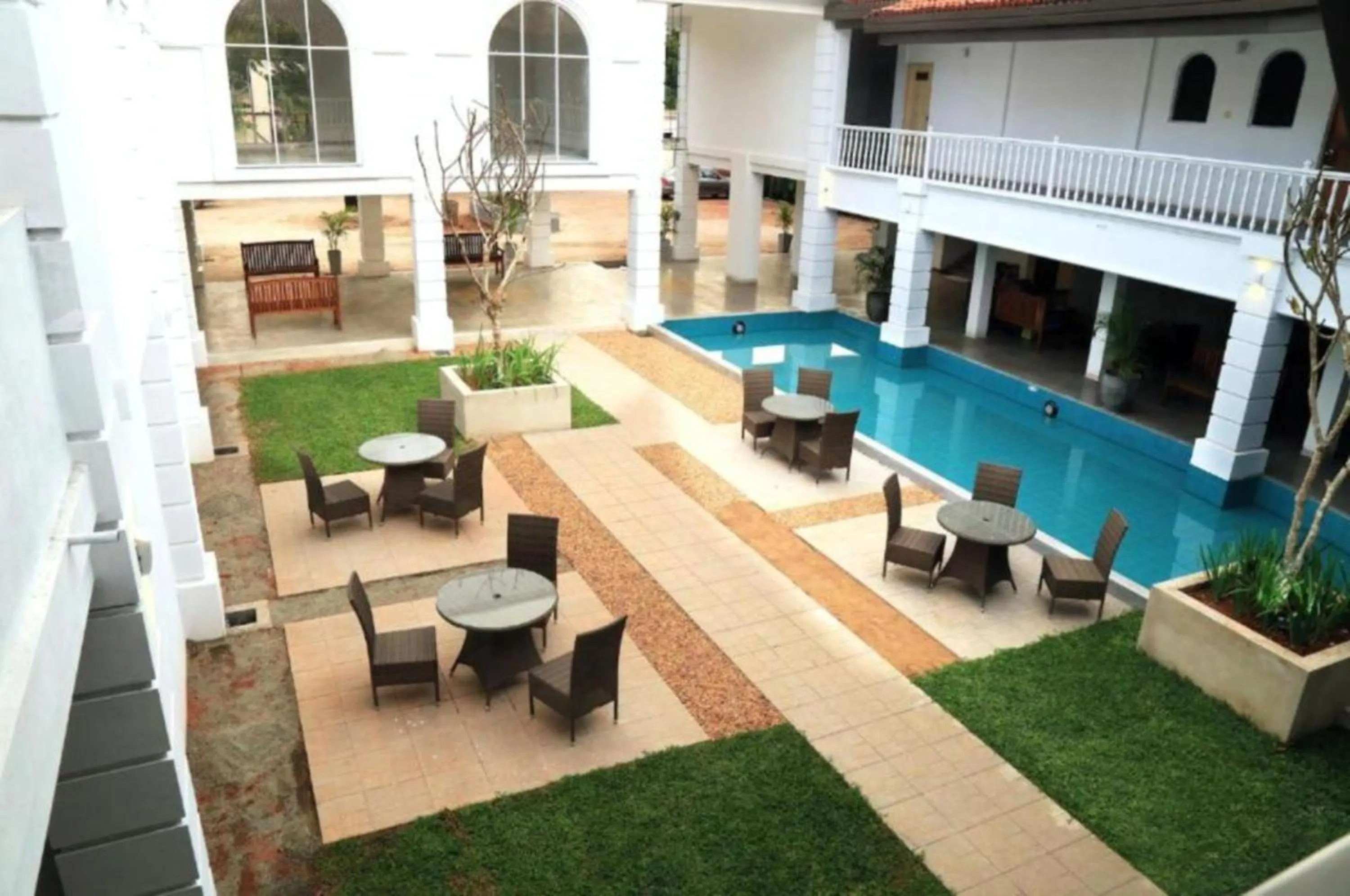 Hibiscus Beach Hotel & Villas