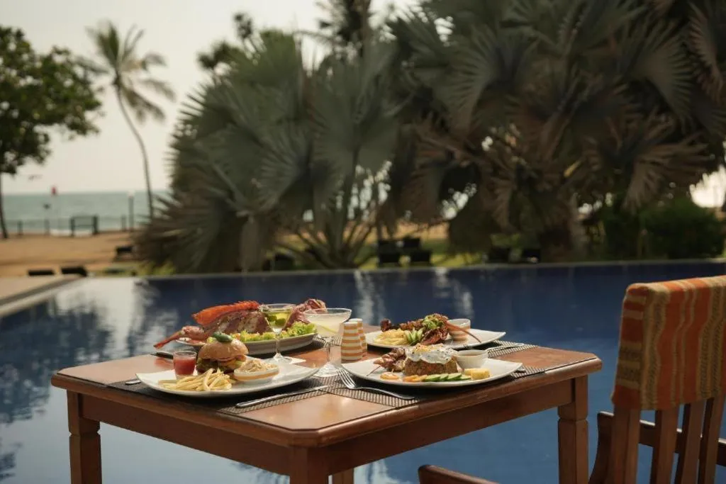 Hibiscus Beach Hotel & Villas