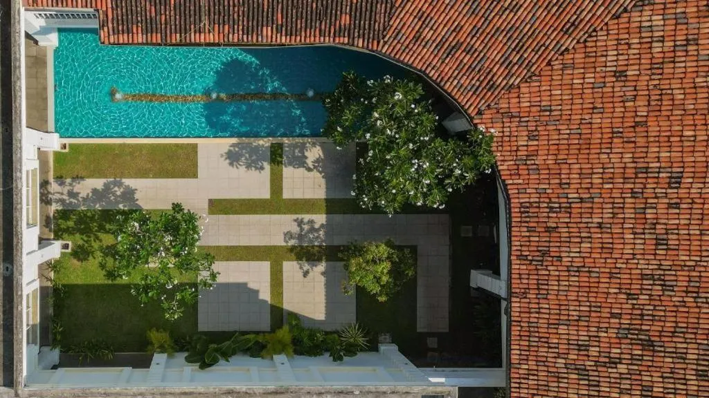 Hibiscus Beach Hotel & Villas