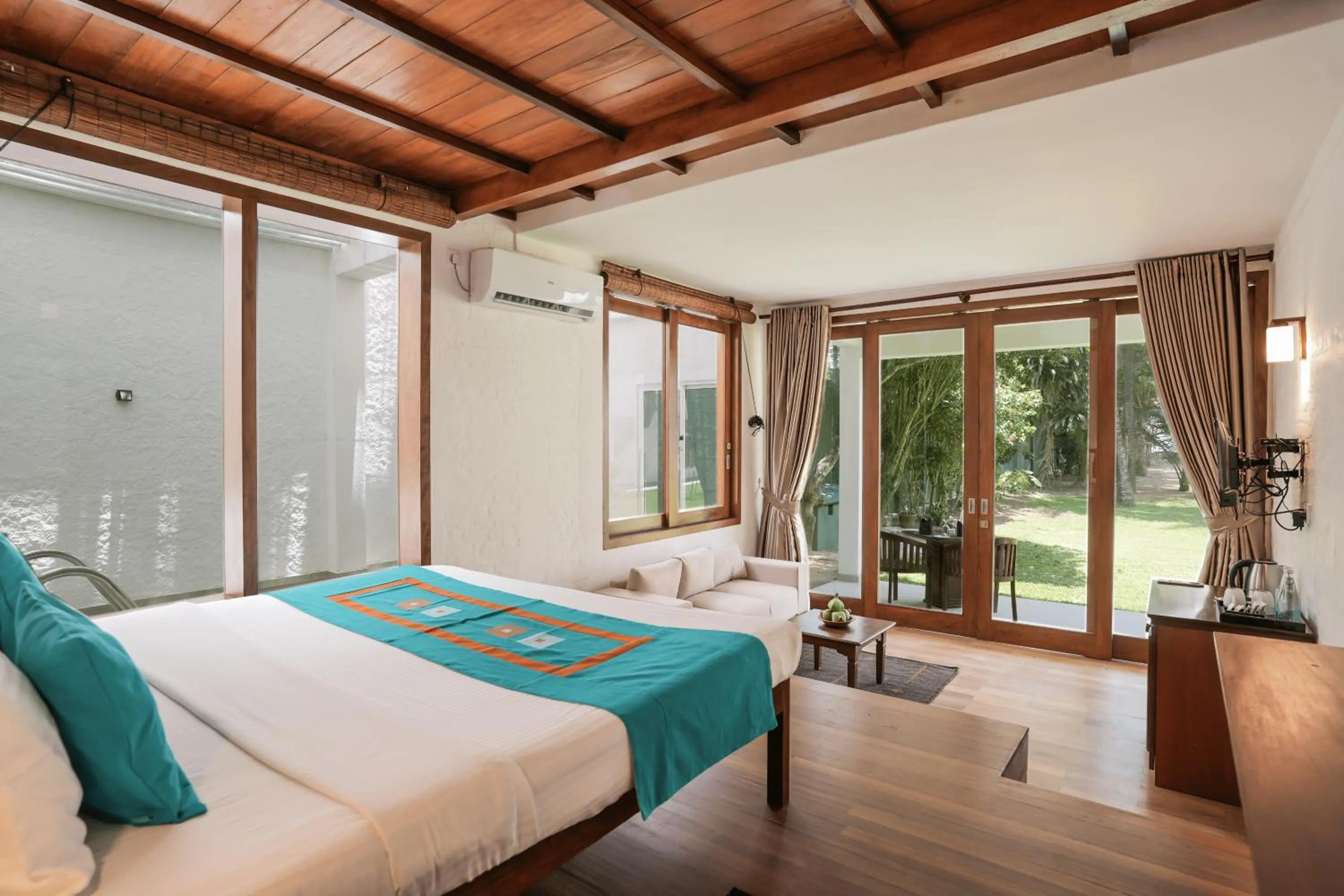 Bedroom, Bed in Hibiscus Beach Hotel & Villas