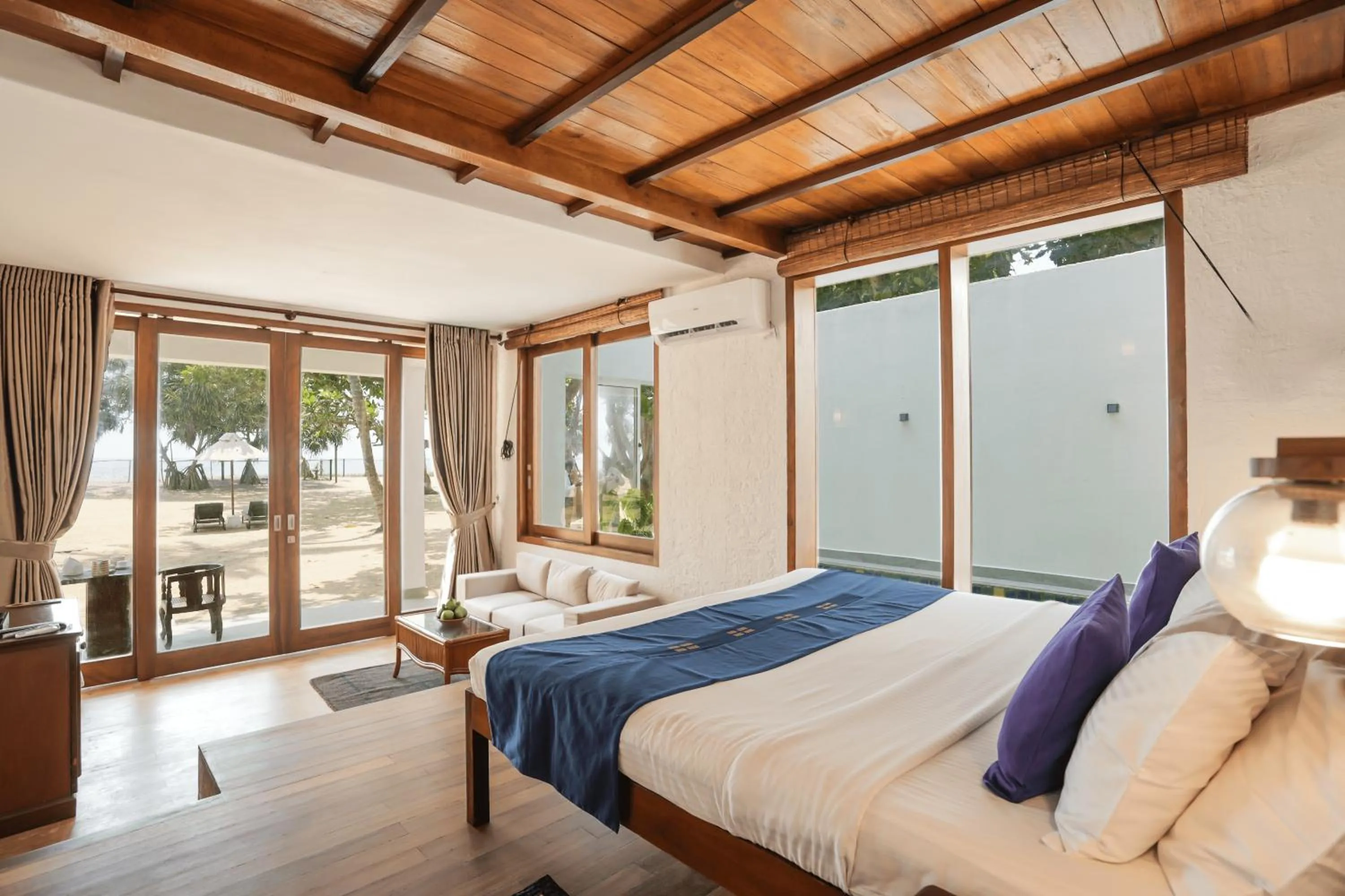 Photo of the whole room, Bed in Hibiscus Beach Hotel & Villas